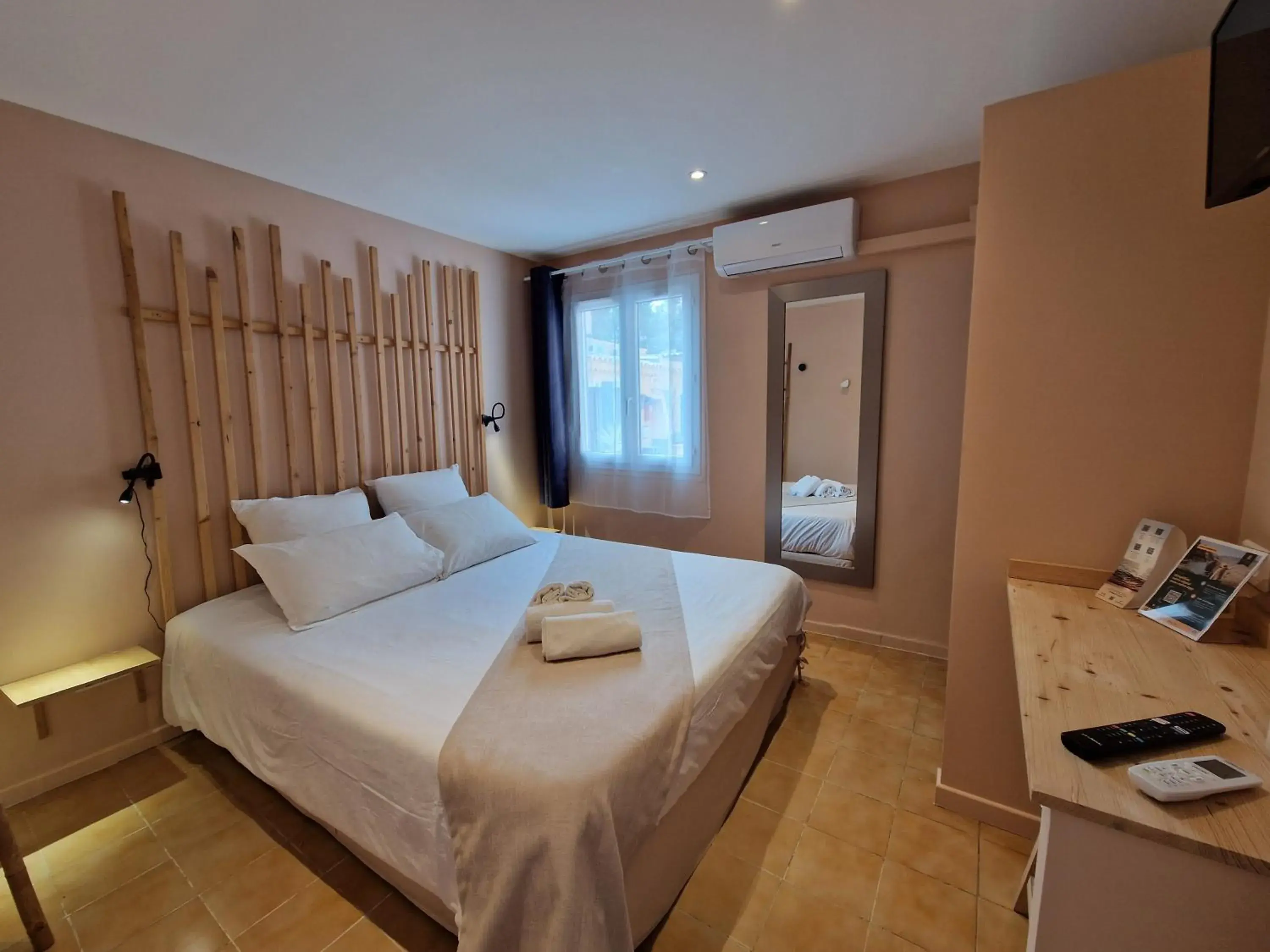 Triple Room with Shower in Le Cosy Triple Room with Shower in Le Cosy