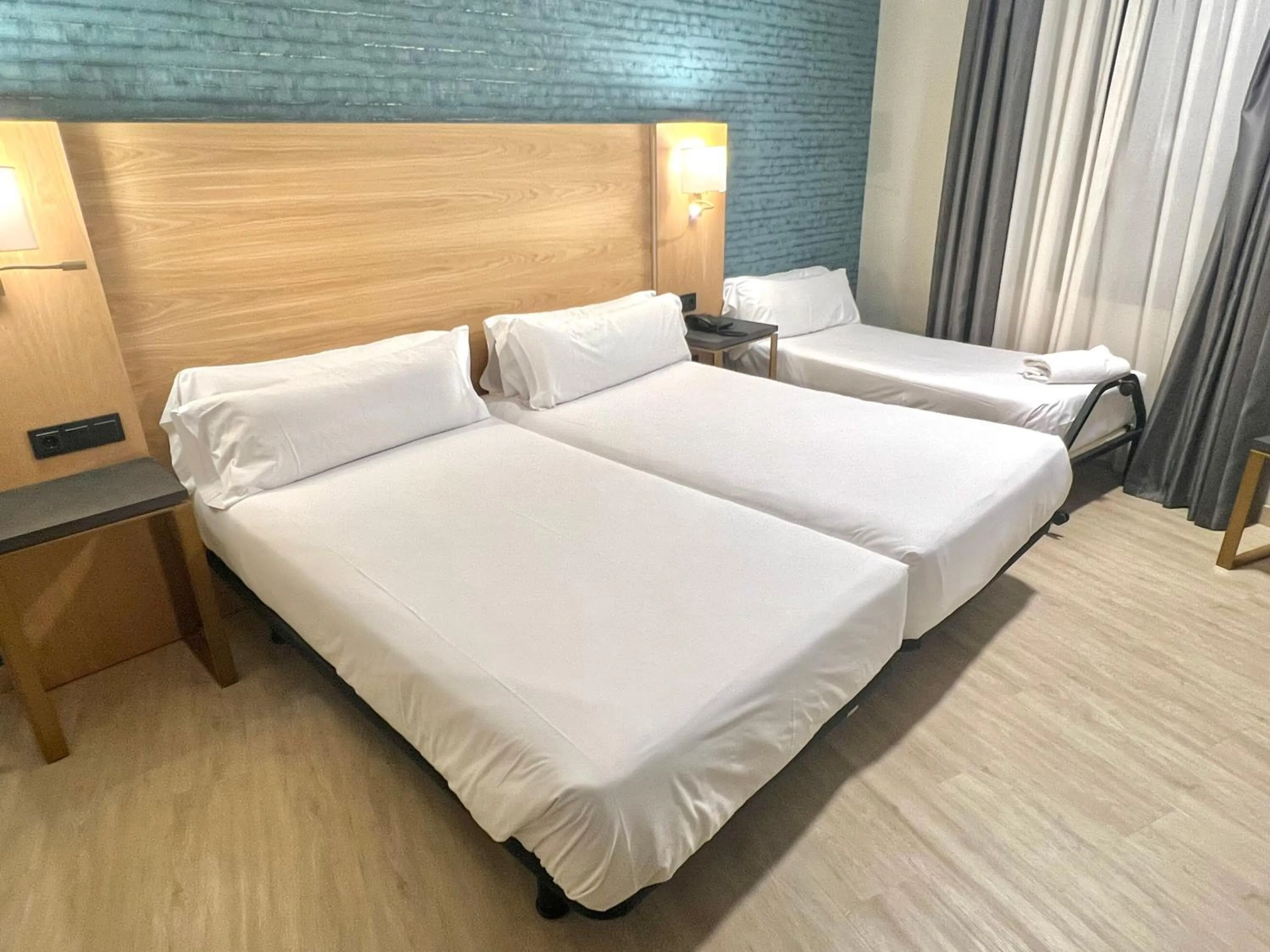 Bed in Hotel Zentral Ramiro I Oviedo