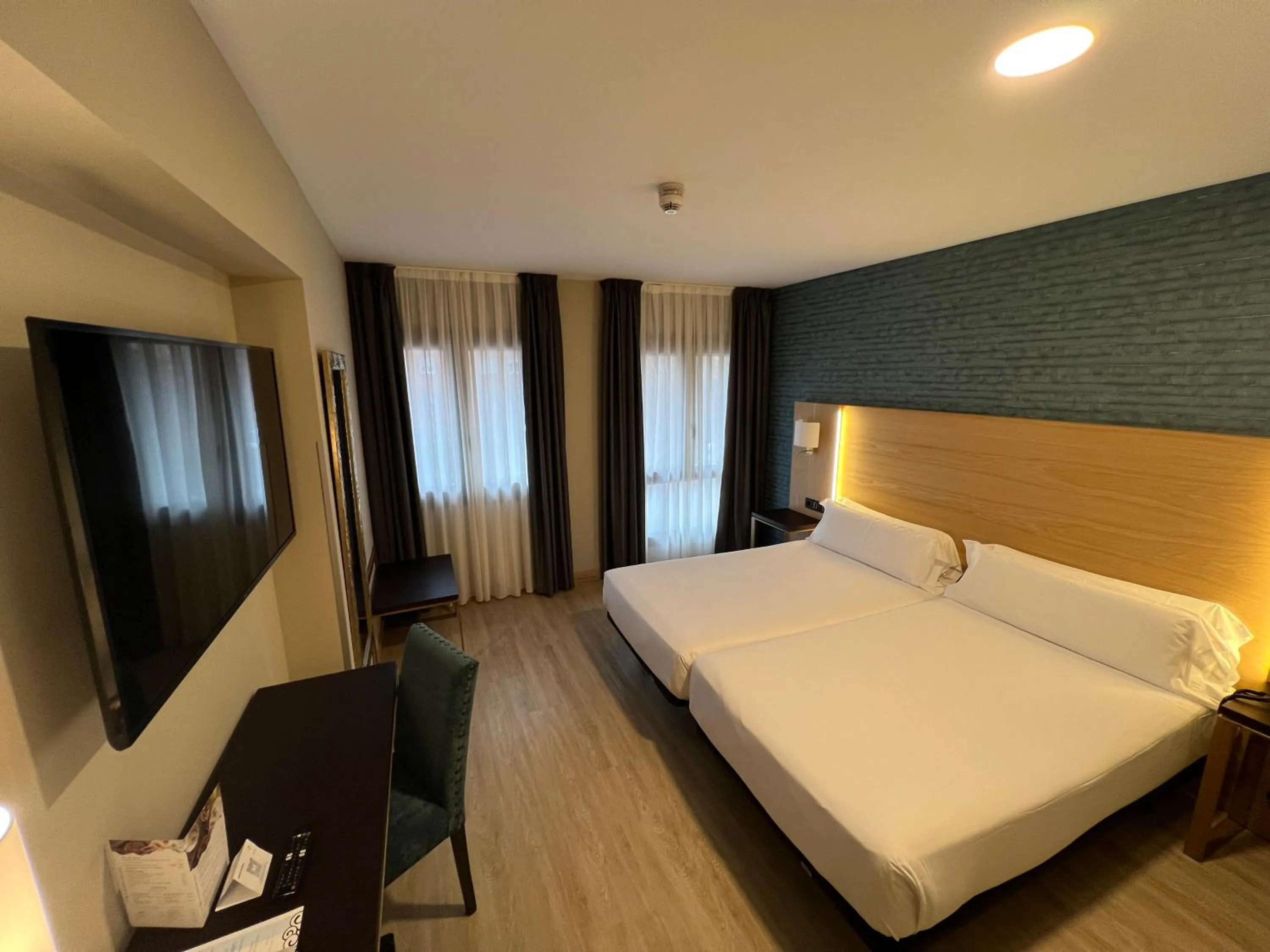 Bed in Hotel Zentral Ramiro I Oviedo