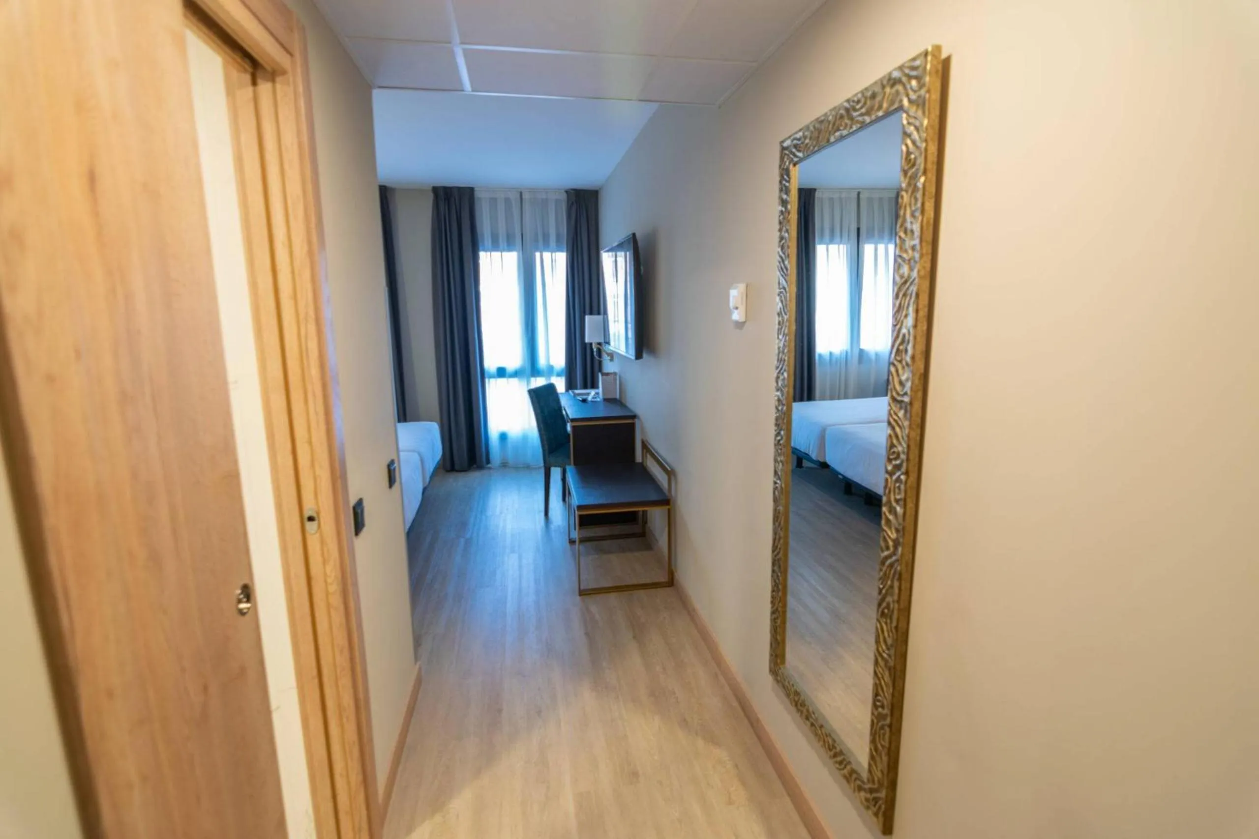 Photo of the whole room, Bed in Hotel Zentral Ramiro I Oviedo