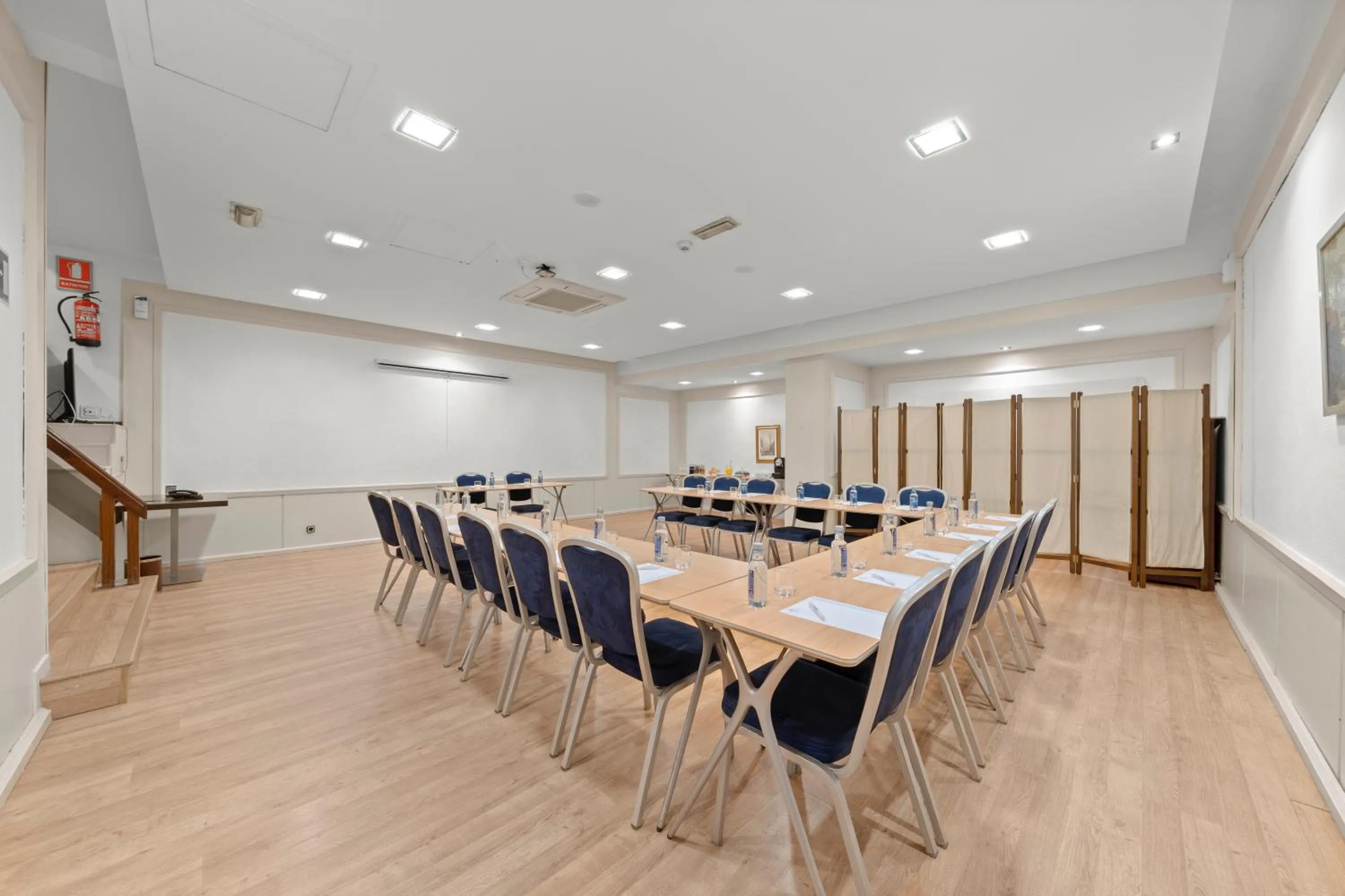 Lounge or bar in Hotel Zentral Ramiro I Oviedo