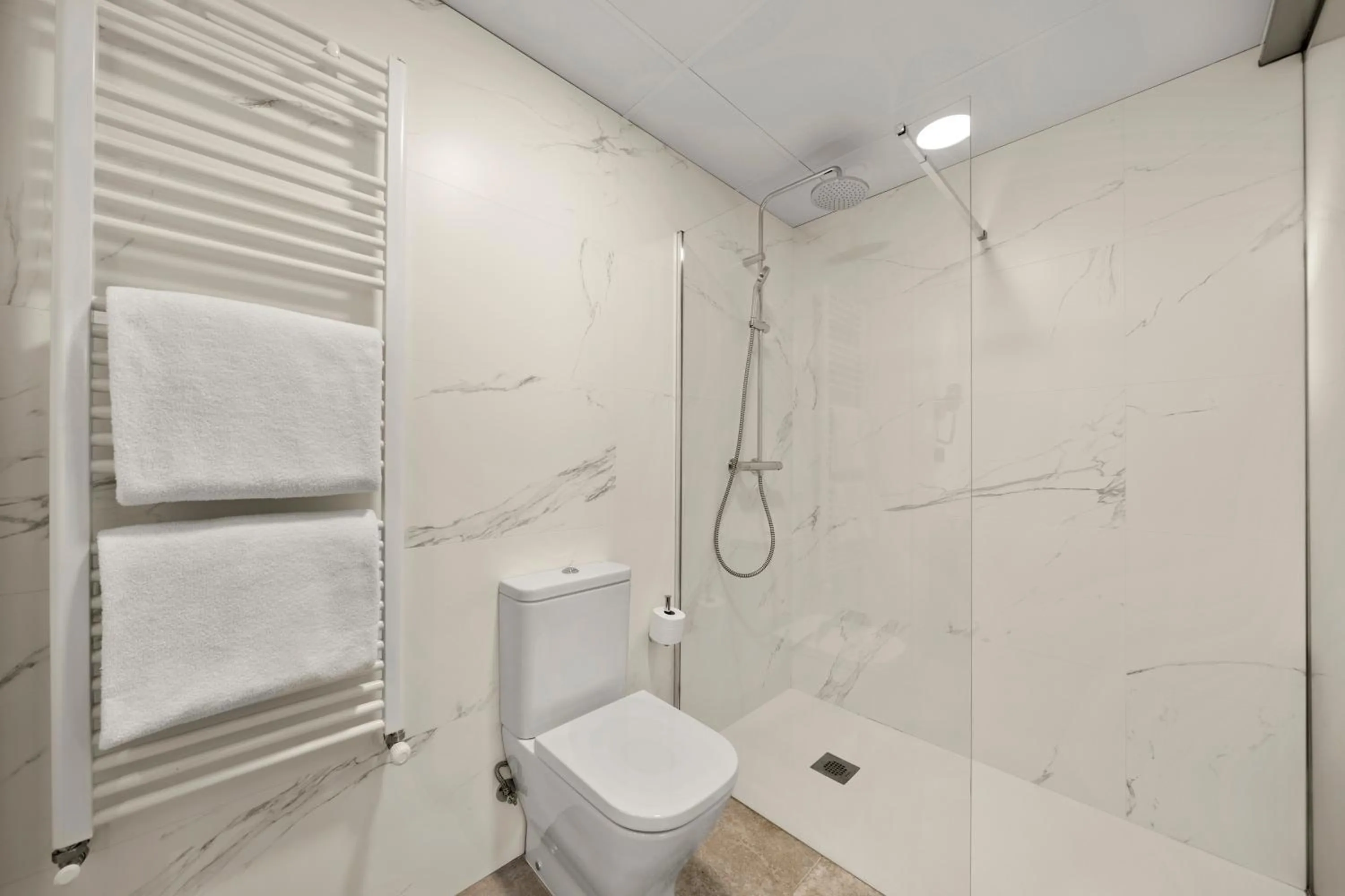 Shower in Hotel Zentral Ramiro I Oviedo