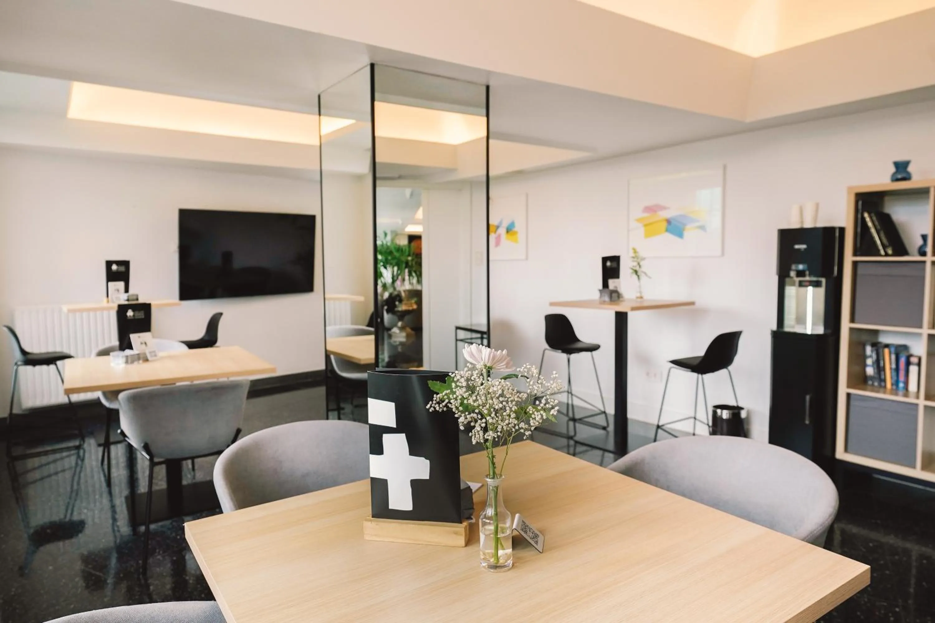 Communal lounge/ TV room in Hotel Avenida