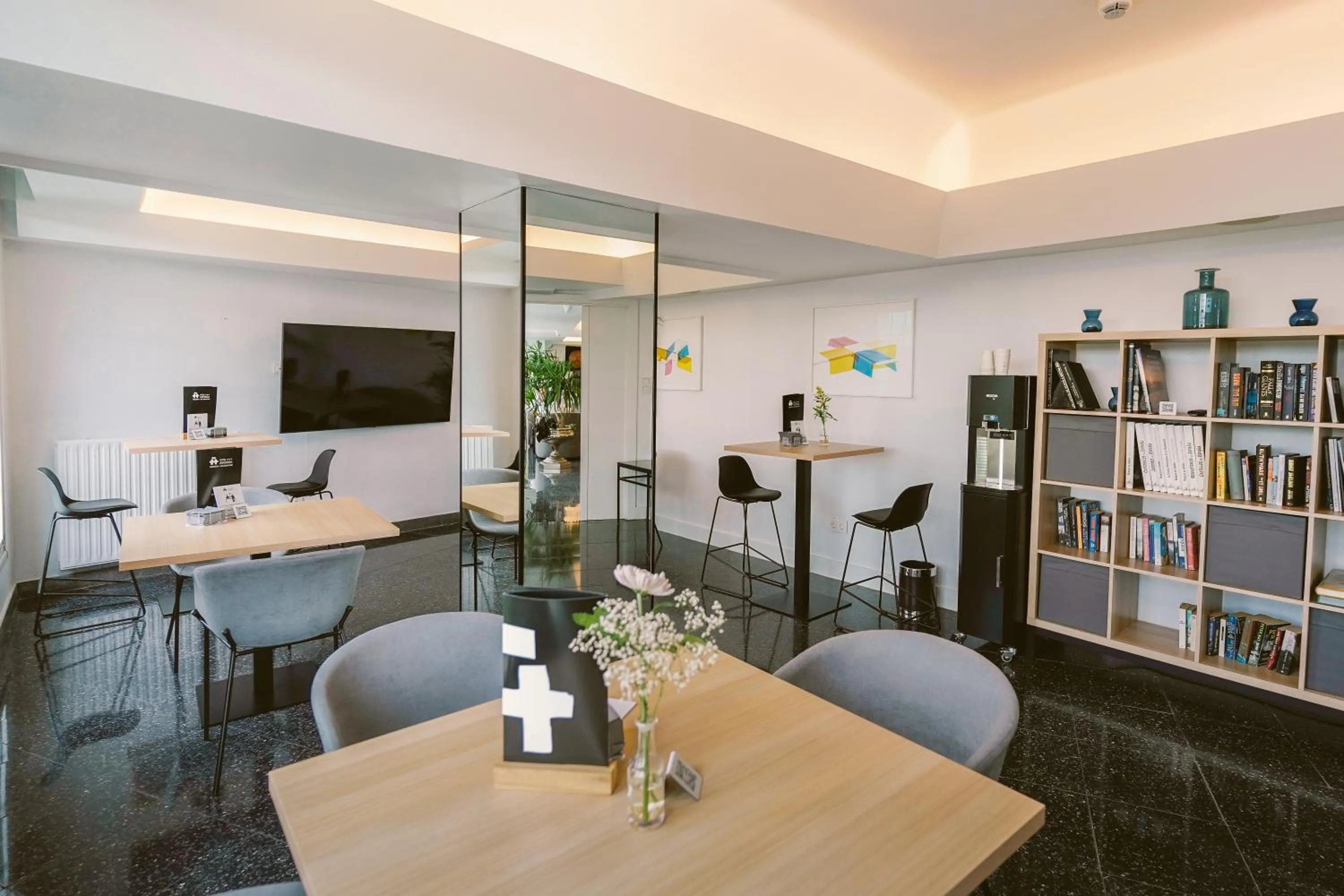 Communal lounge/ TV room in Hotel Avenida