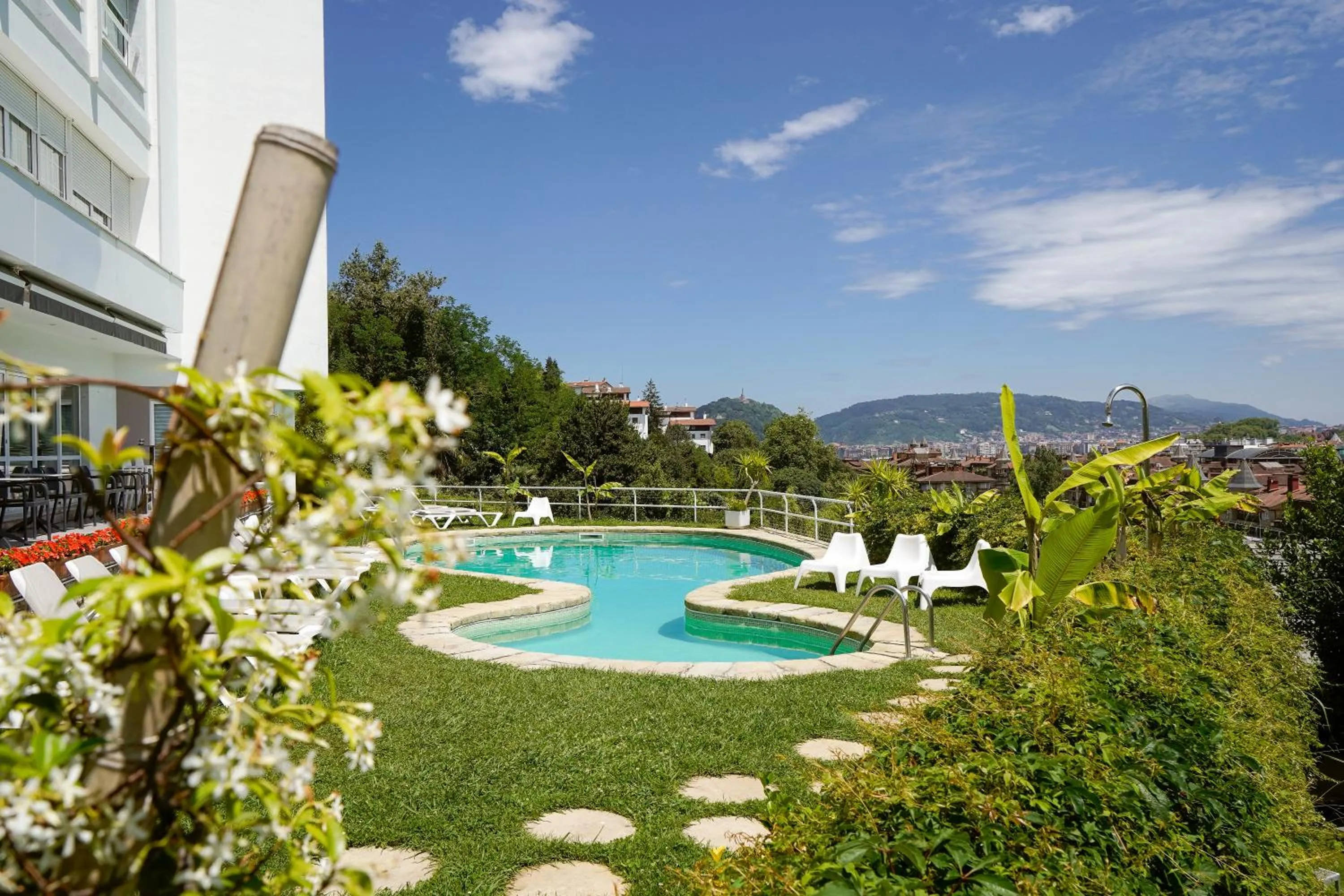 Swimming pool in Hotel Avenida