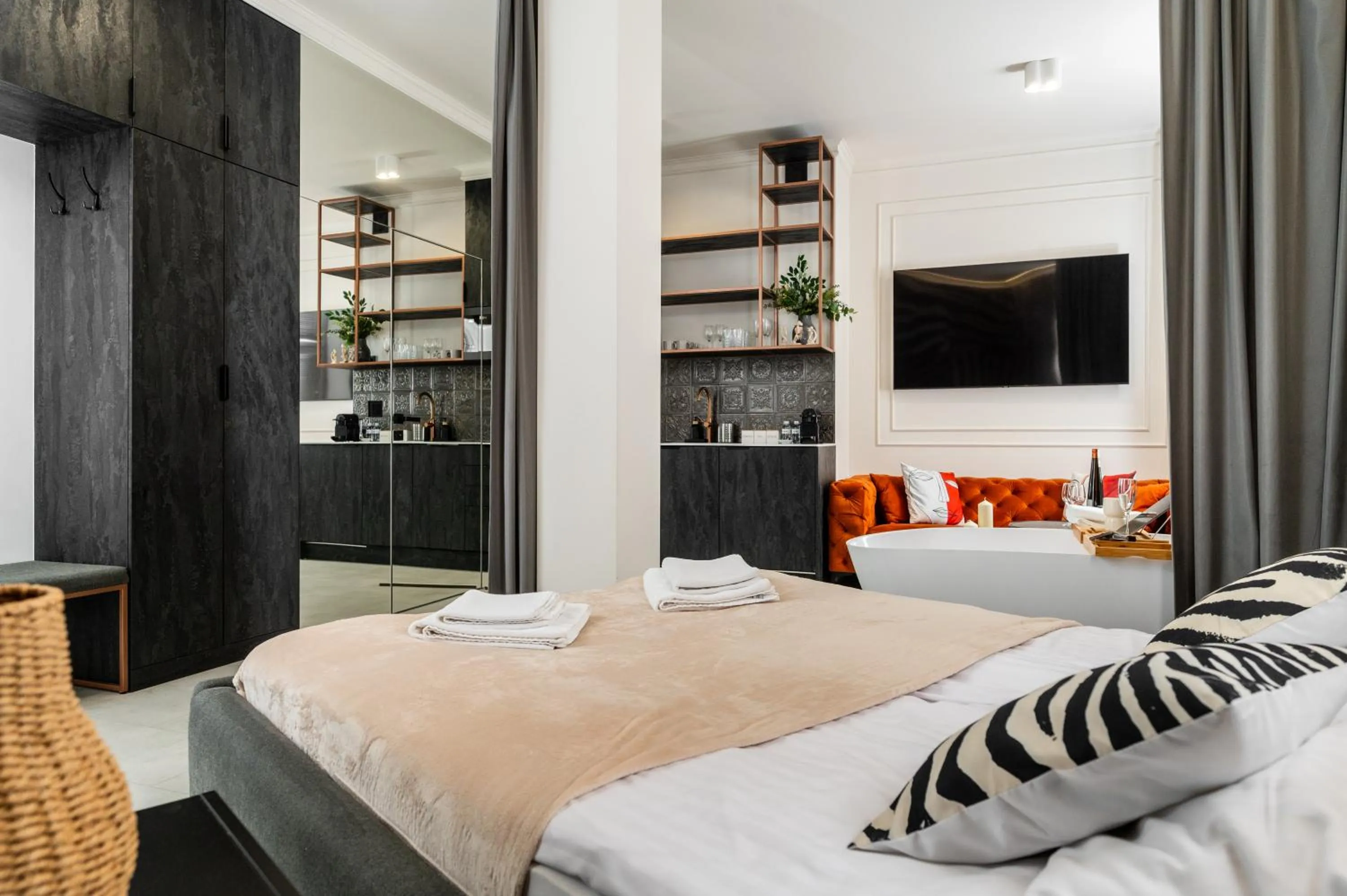 Communal lounge/ TV room, Bed in Apartamenty Jubilat - KRK FOR STAY