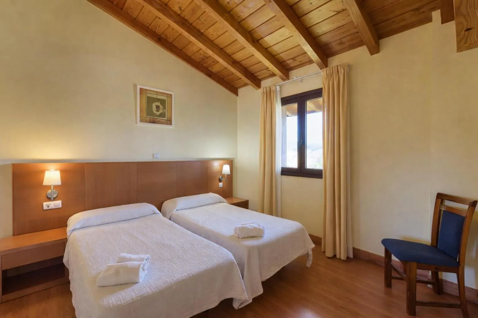 Bedroom, Bed in Hotel Ibaigune