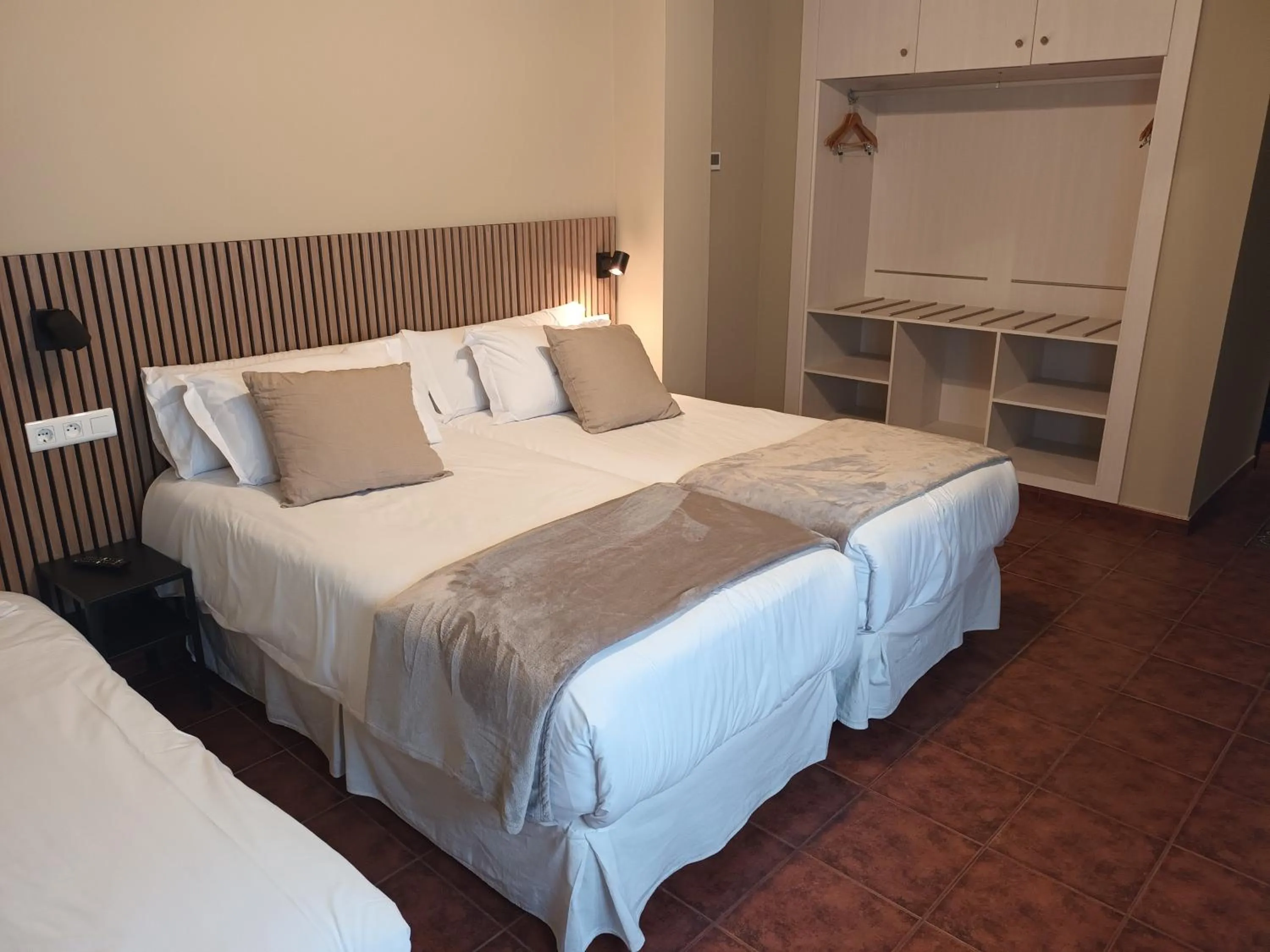 Property building, Bed in Hotel San Francisco