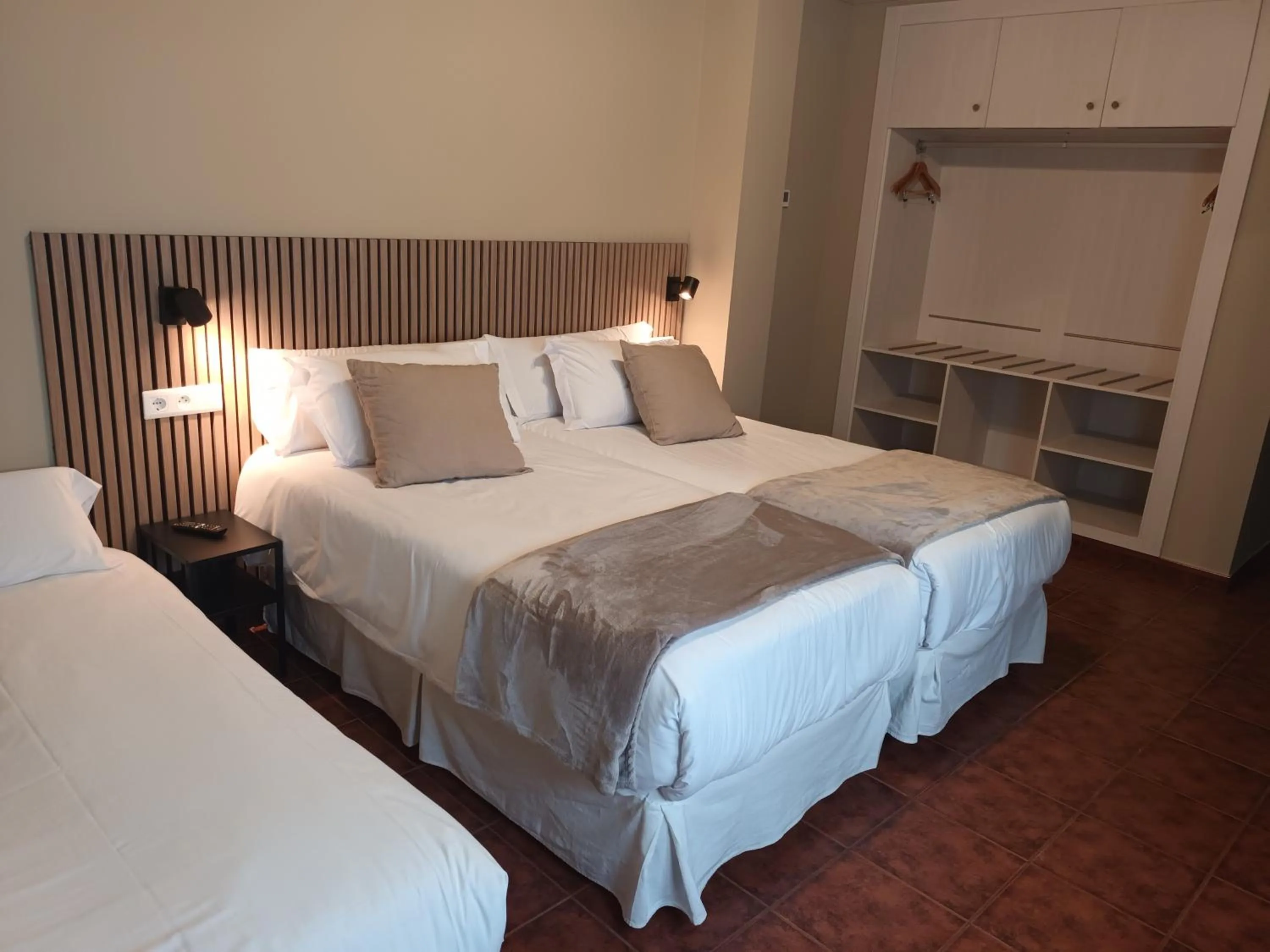 Property building, Bed in Hotel San Francisco