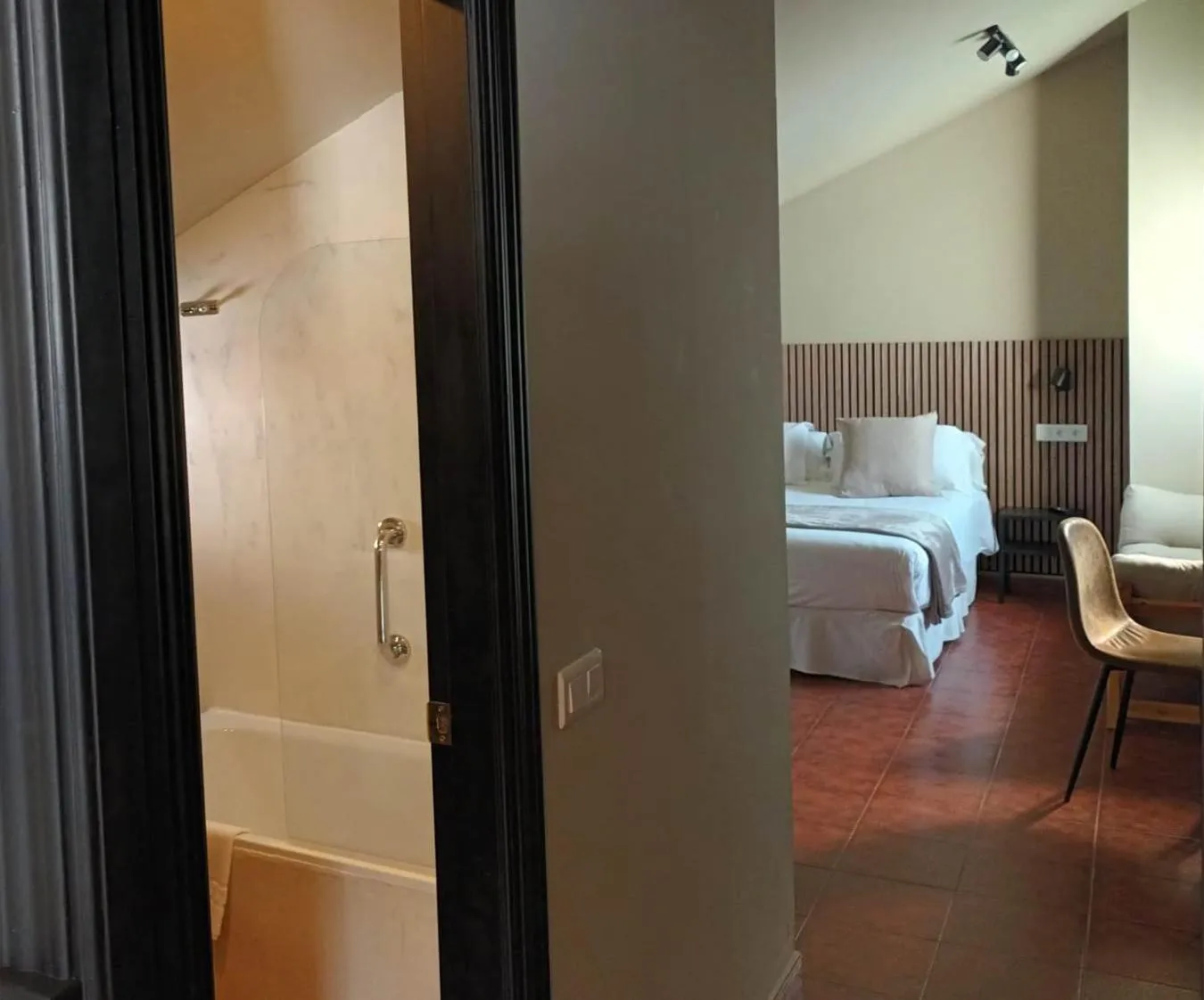 Photo of the whole room, Bed in Hotel San Francisco