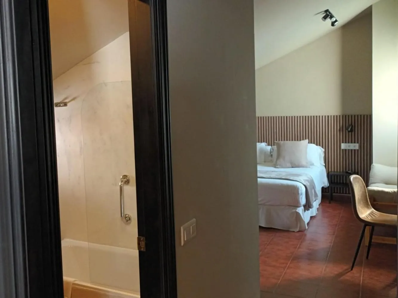 Photo of the whole room, Bed in Hotel San Francisco