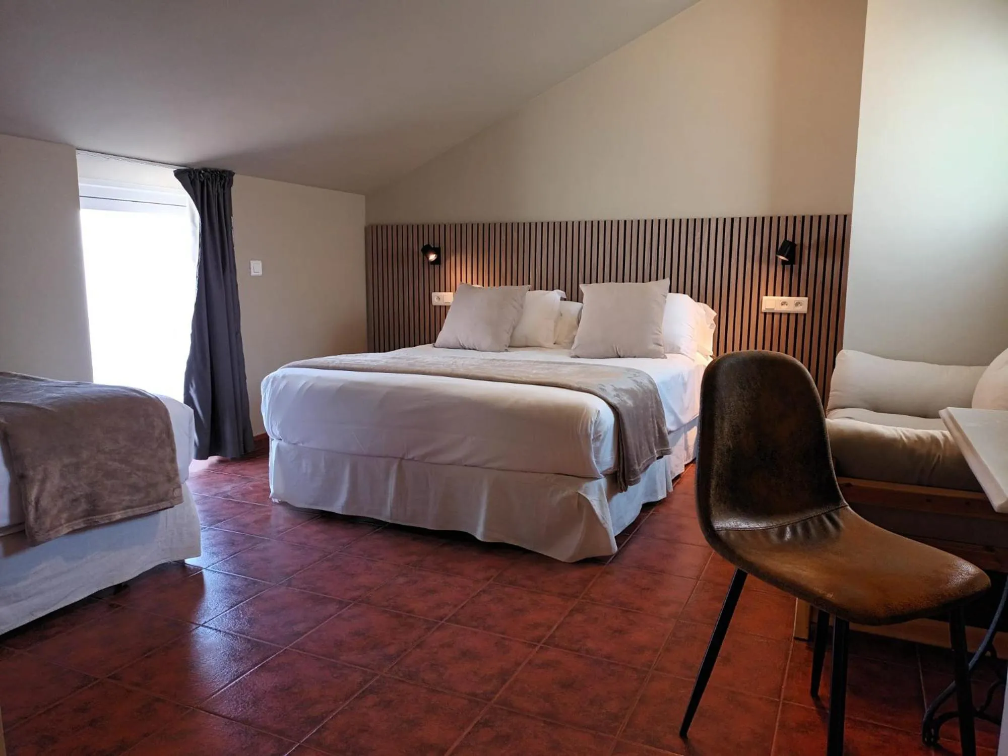 Photo of the whole room, Bed in Hotel San Francisco