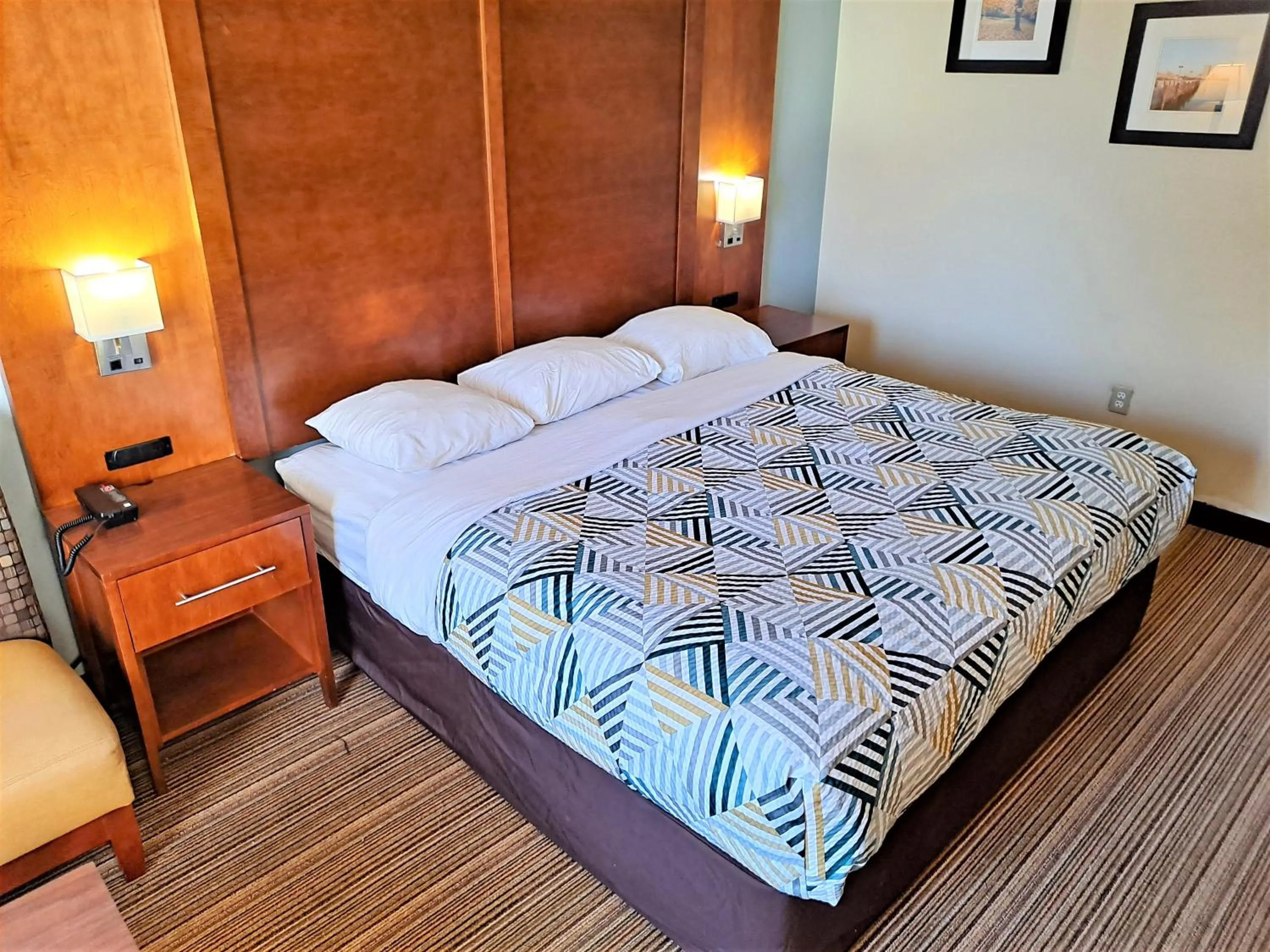 Bedroom, Bed in Suites Catonsville MD Baltimore West