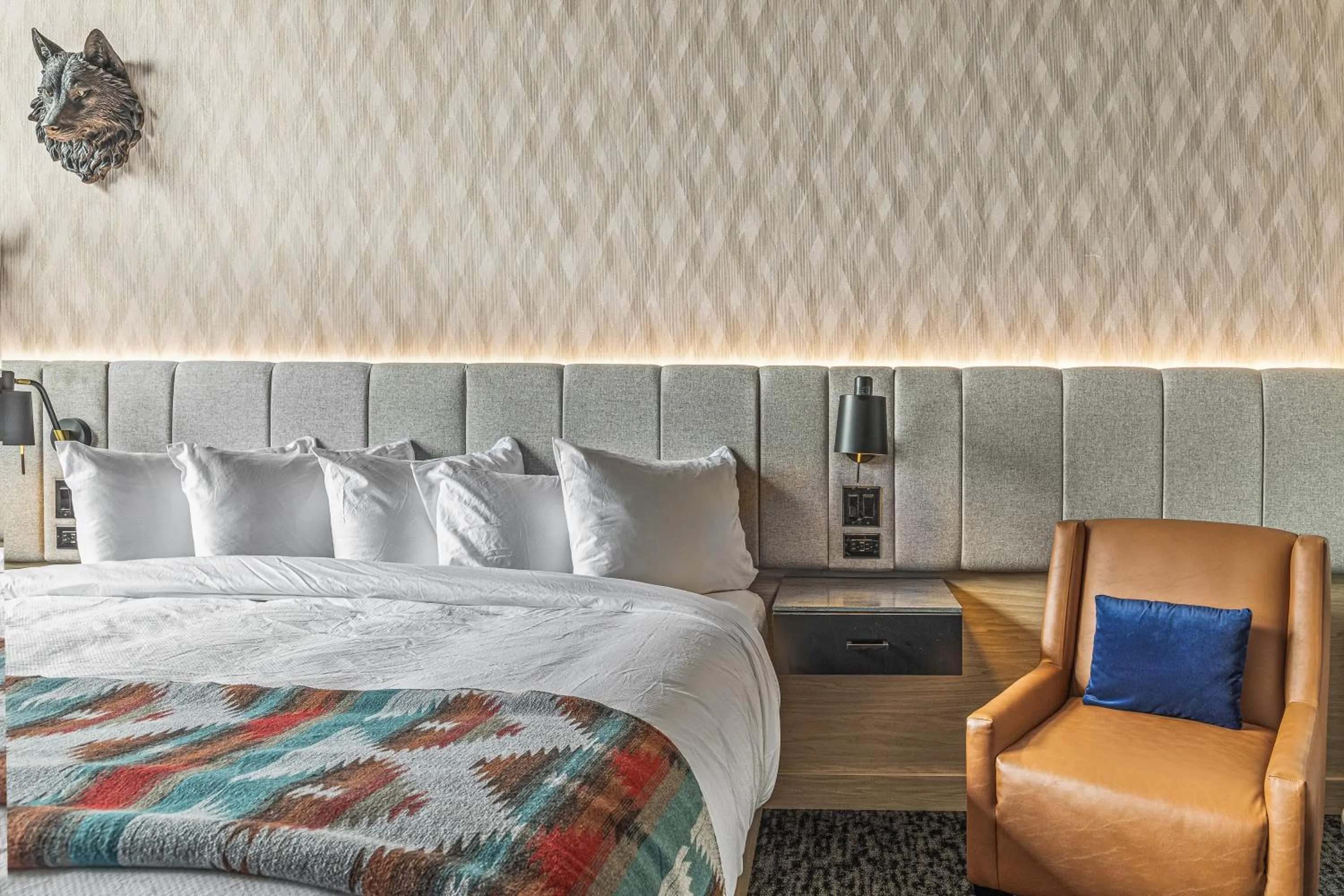 Bedroom, Bed in Everwild Canmore Hotel