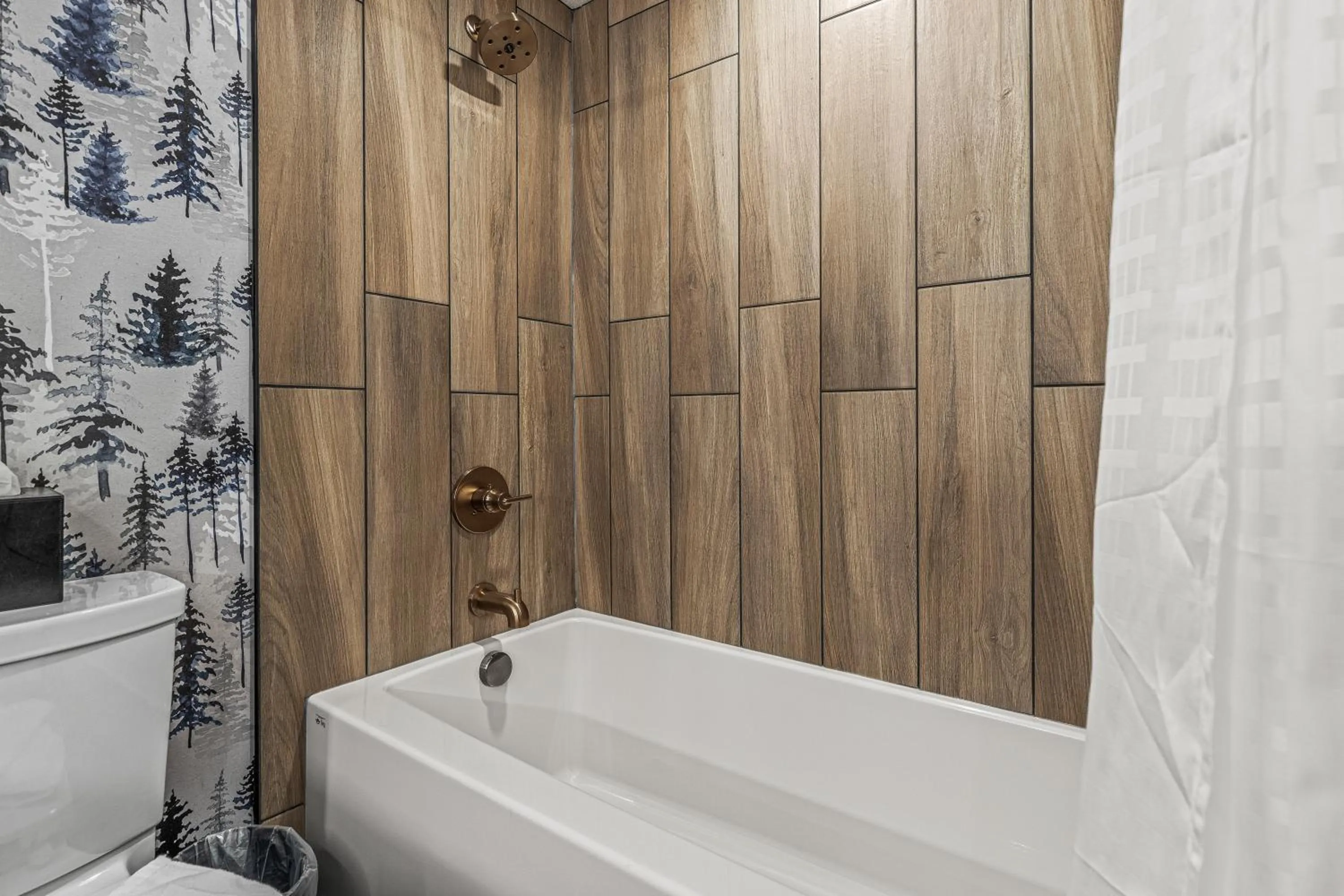 Bathroom in Everwild Canmore Hotel