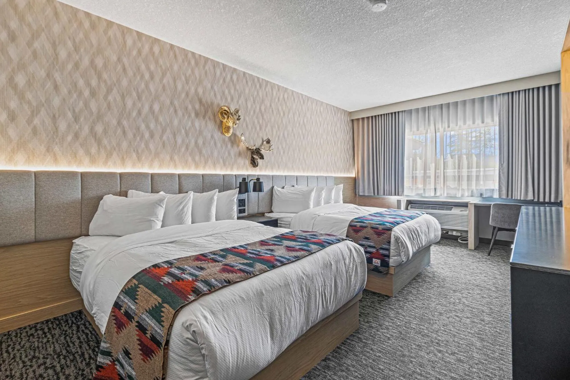 Bedroom, Bed in Everwild Canmore Hotel