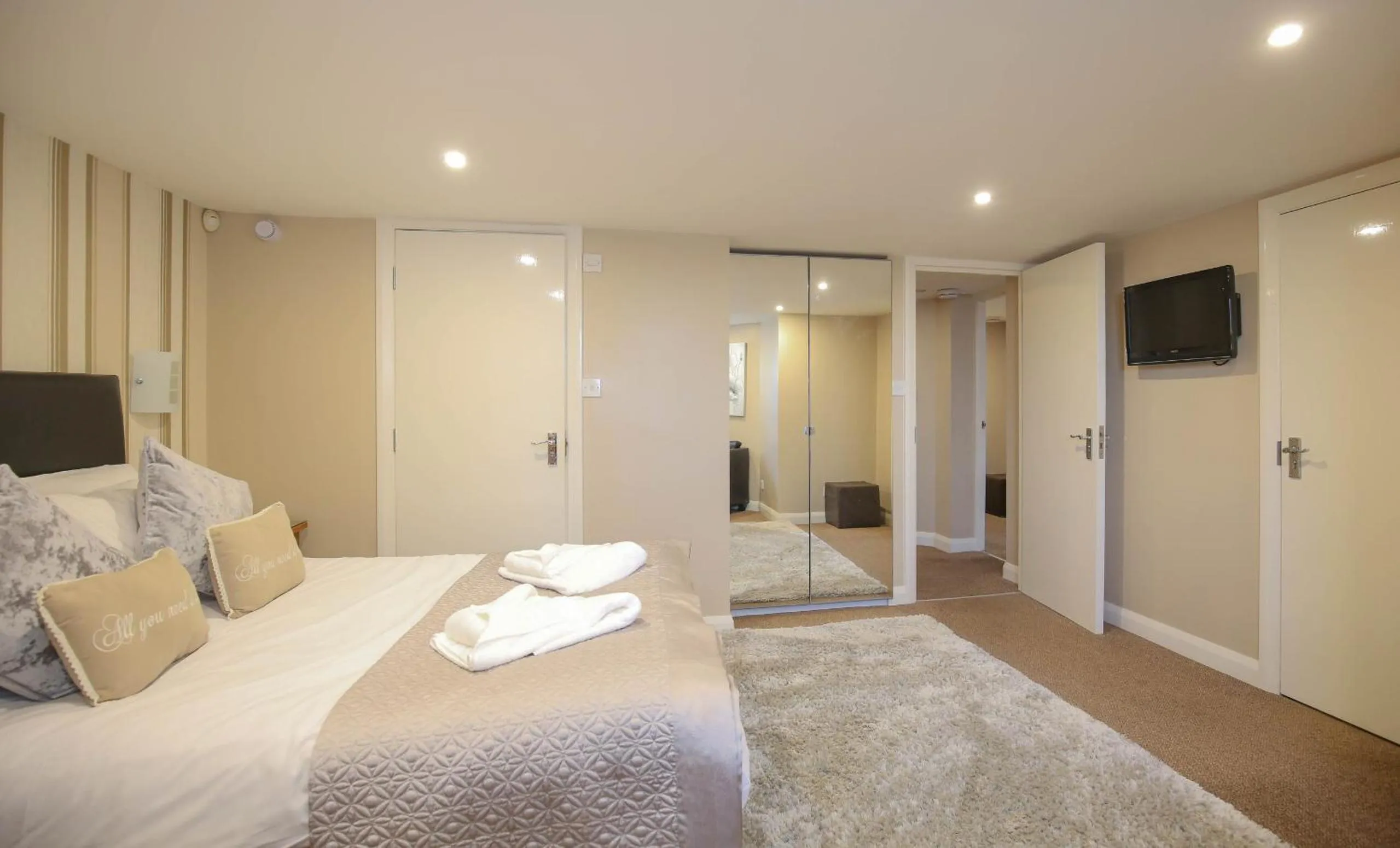 Bedroom, Bed in The Beach House, Luxury Apartments