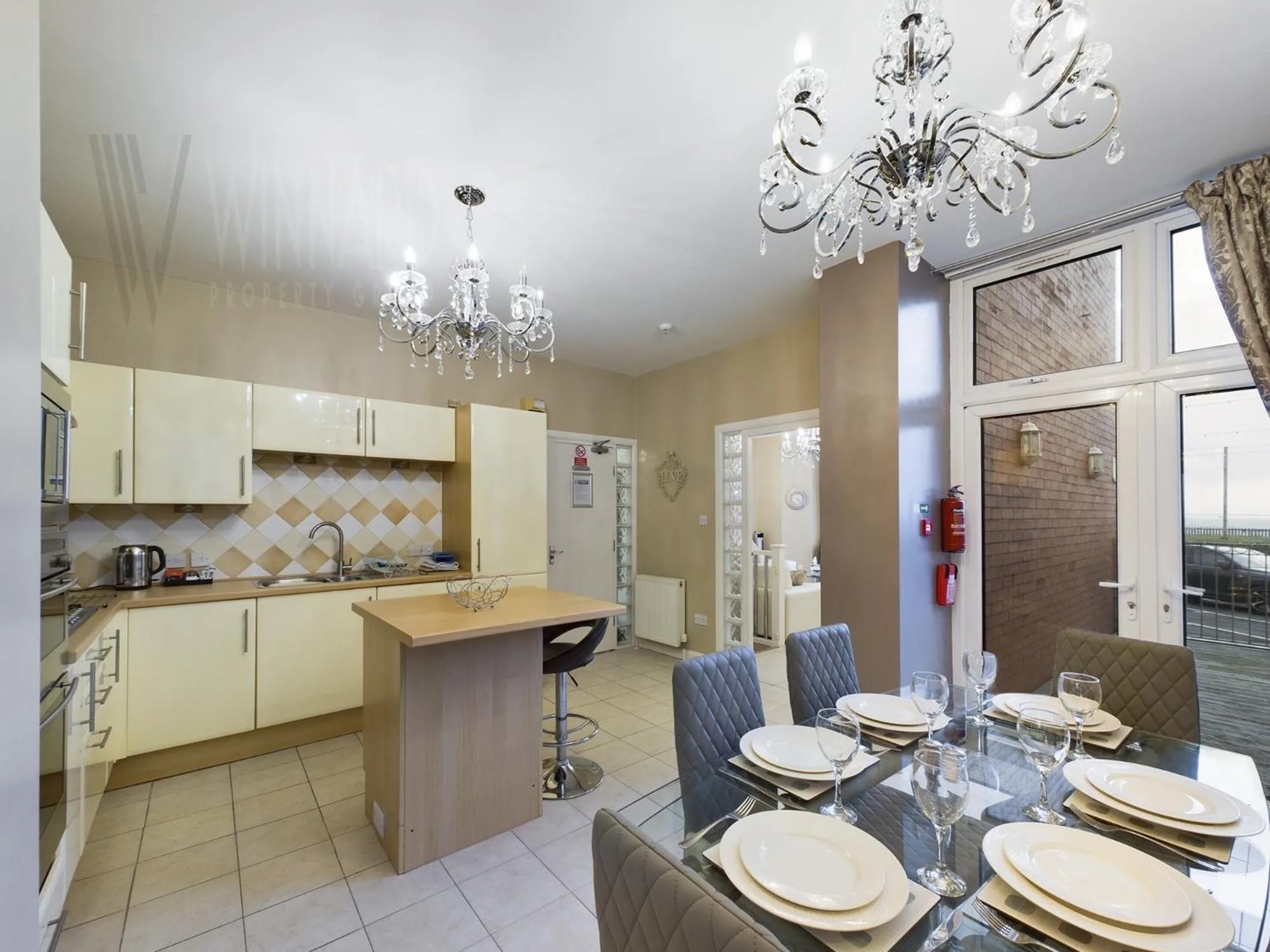 Kitchen or kitchenette in The Beach House, Luxury Apartments
