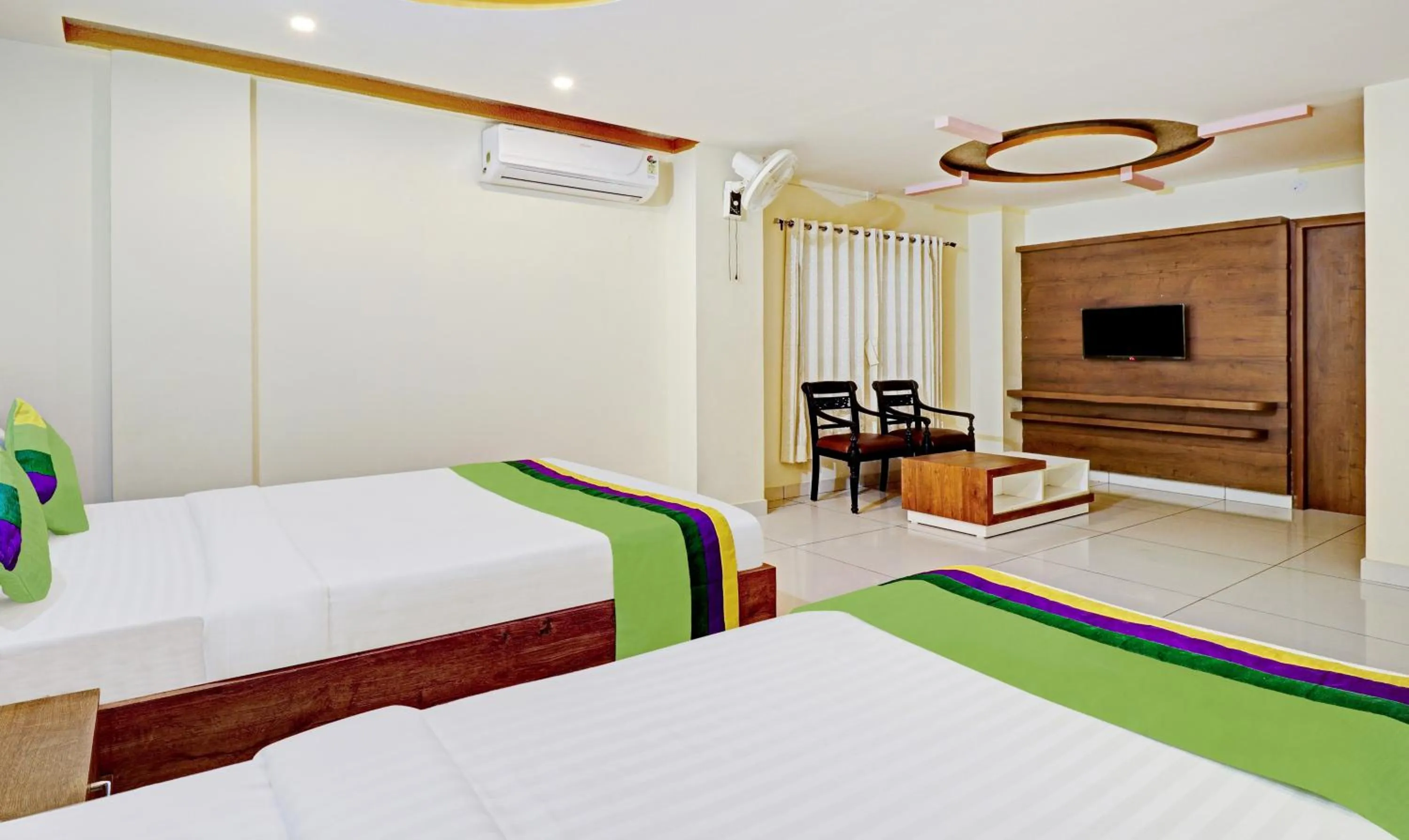 Bedroom, Bed in Treebo Skanda Suites