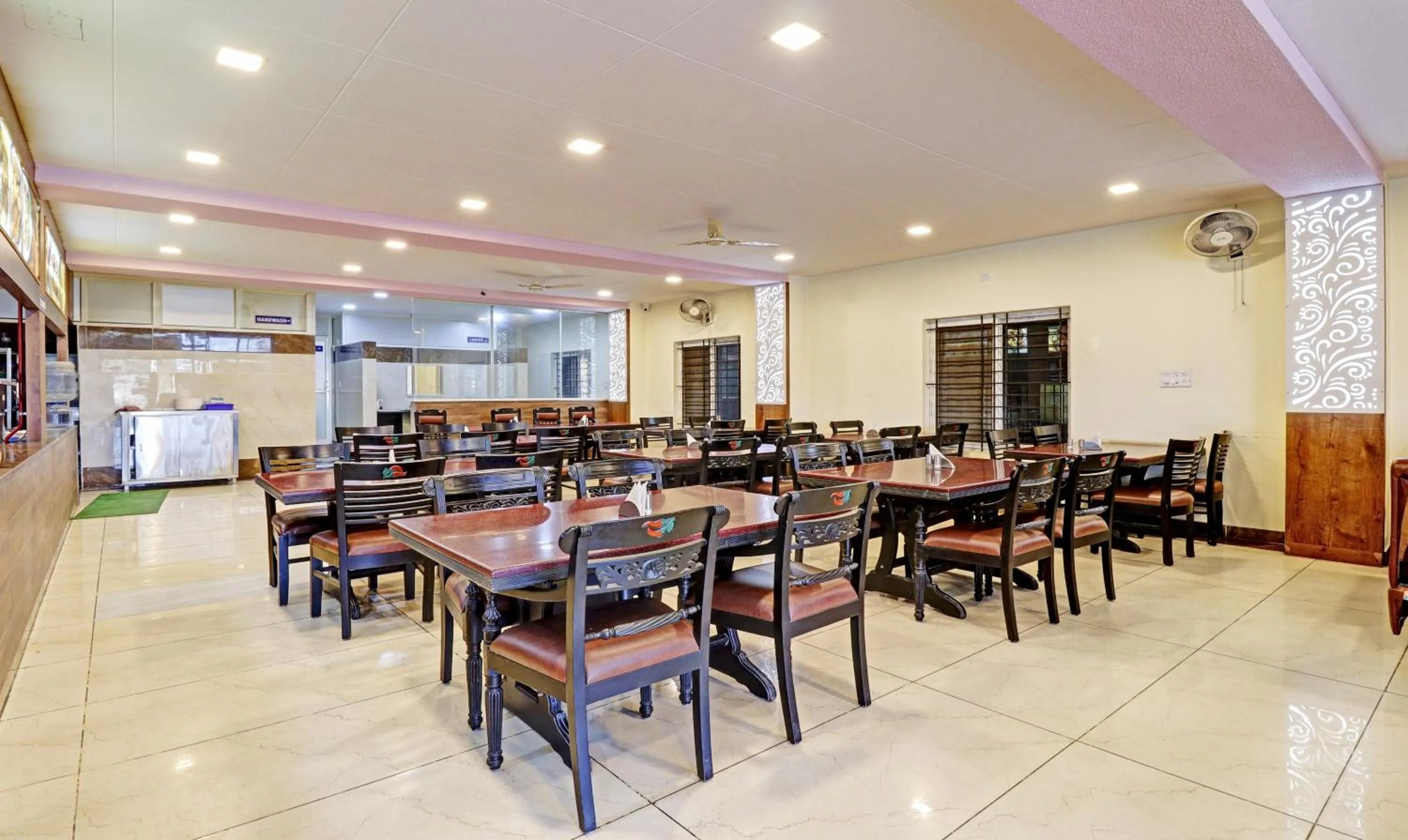 Restaurant/places to eat in Treebo Skanda Suites