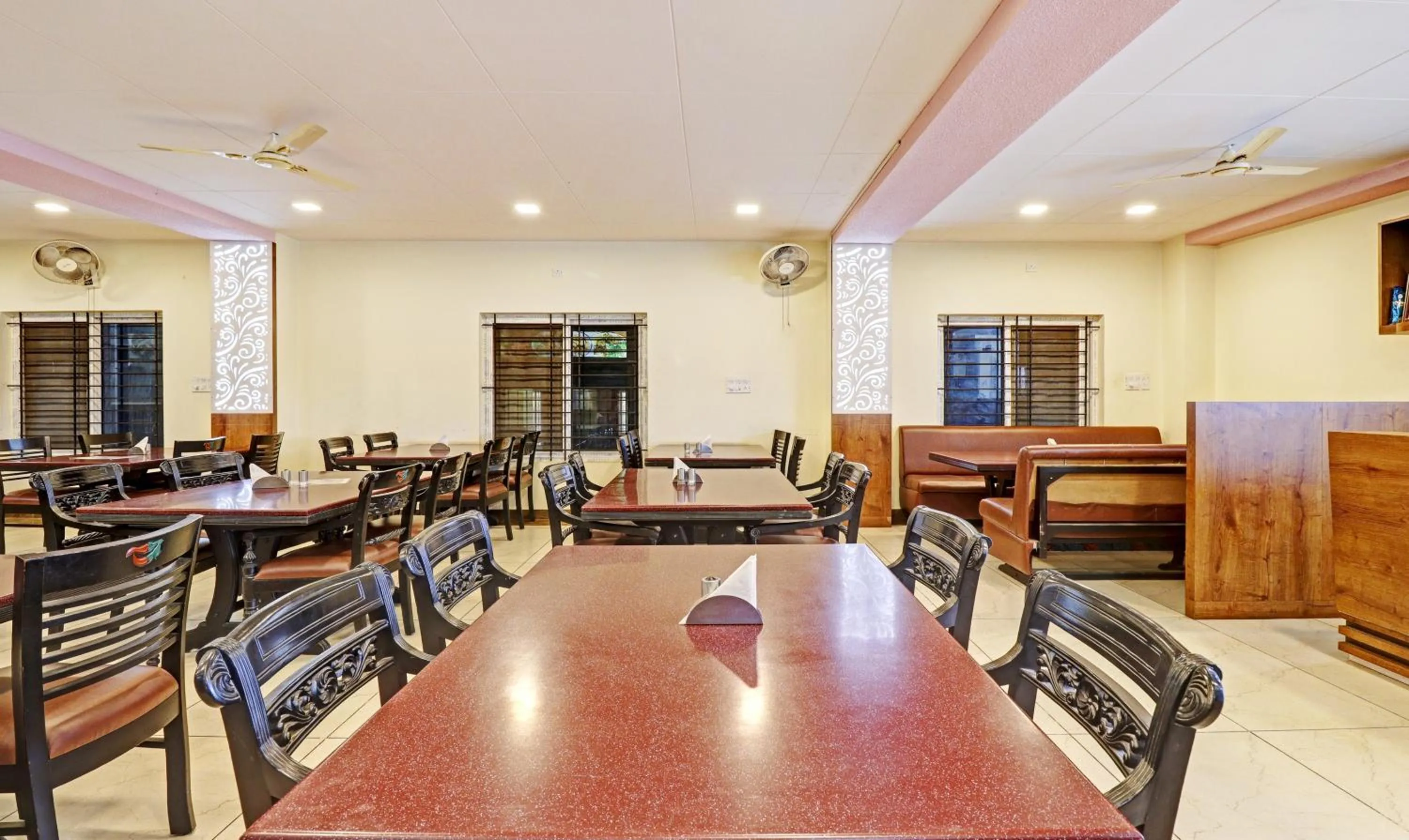 Restaurant/places to eat in Treebo Skanda Suites