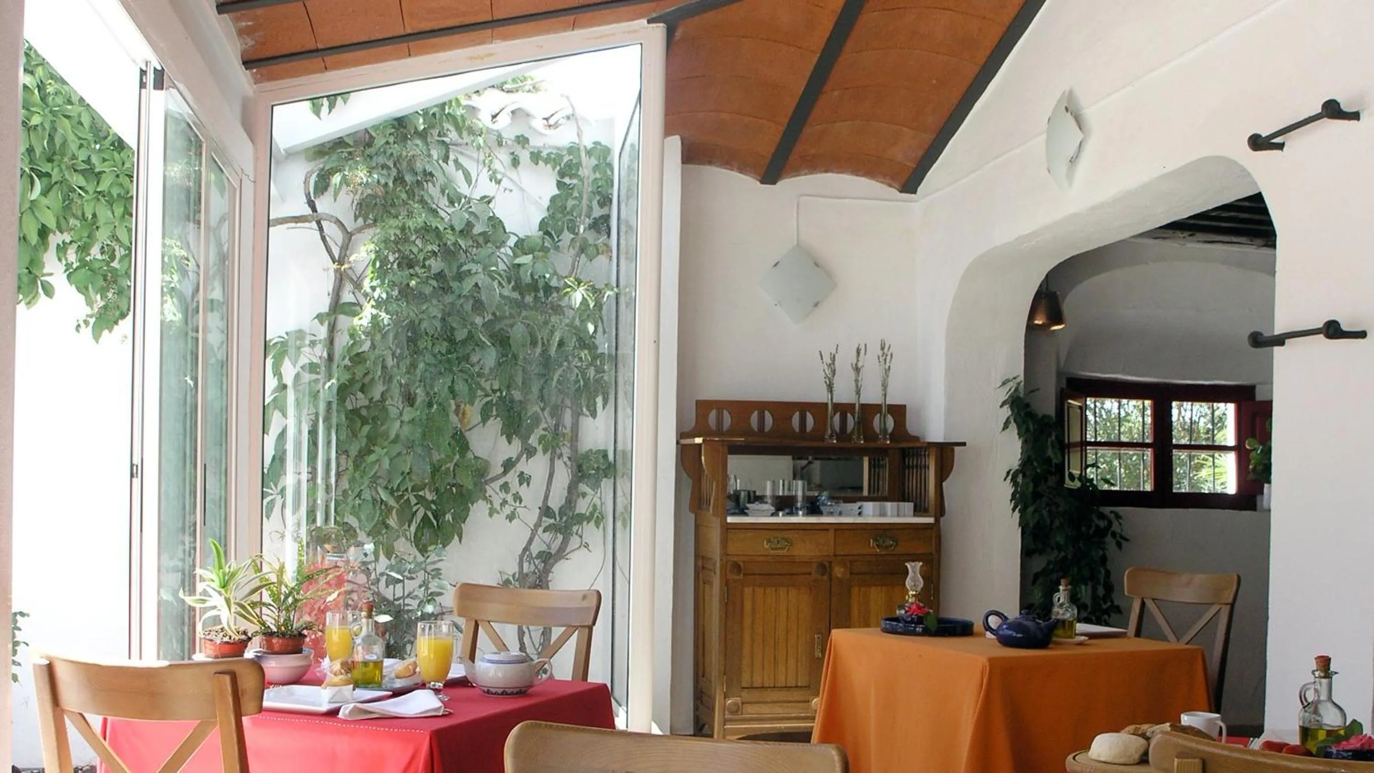 Restaurant/places to eat in Hotel Cortijo Las Piletas