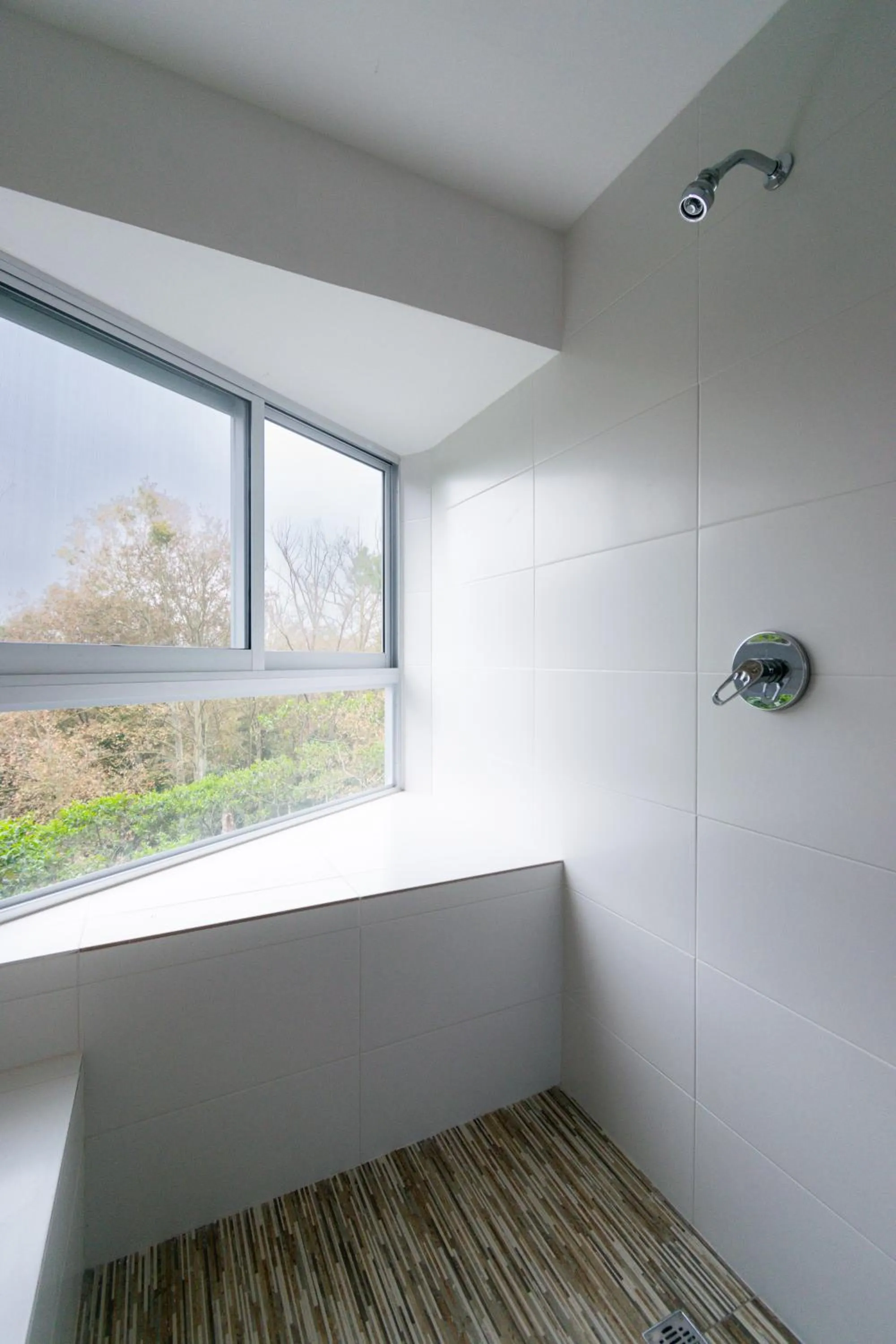 Shower in Hotel Balcón del Parque