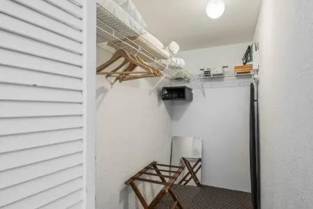 NEW Grenada Suite - Parking Pool & Pets 209