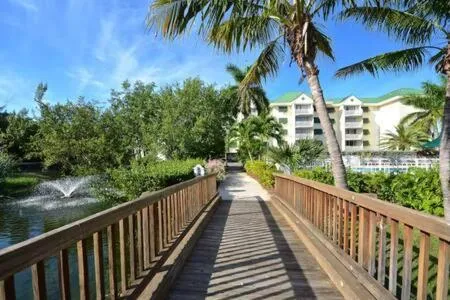 NEW Grenada Suite - Parking Pool & Pets 209