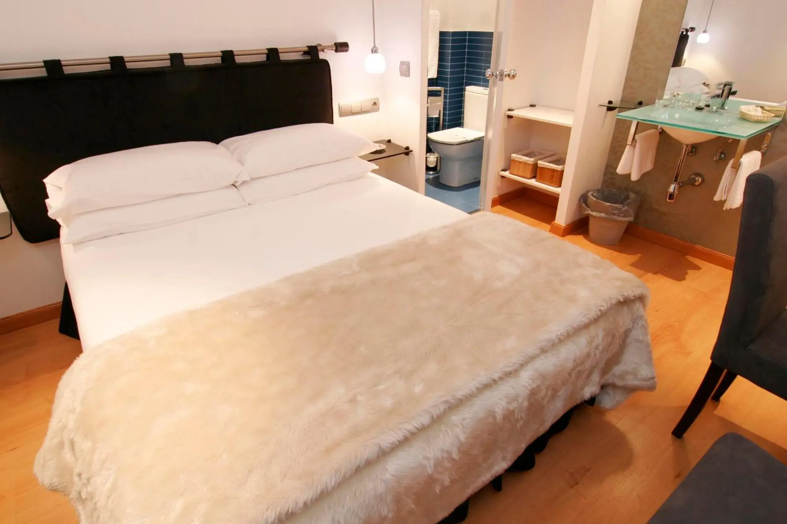 Standard Double Room in Hostal Santo Domingo Standard Double Room in Hostal Santo Domingo