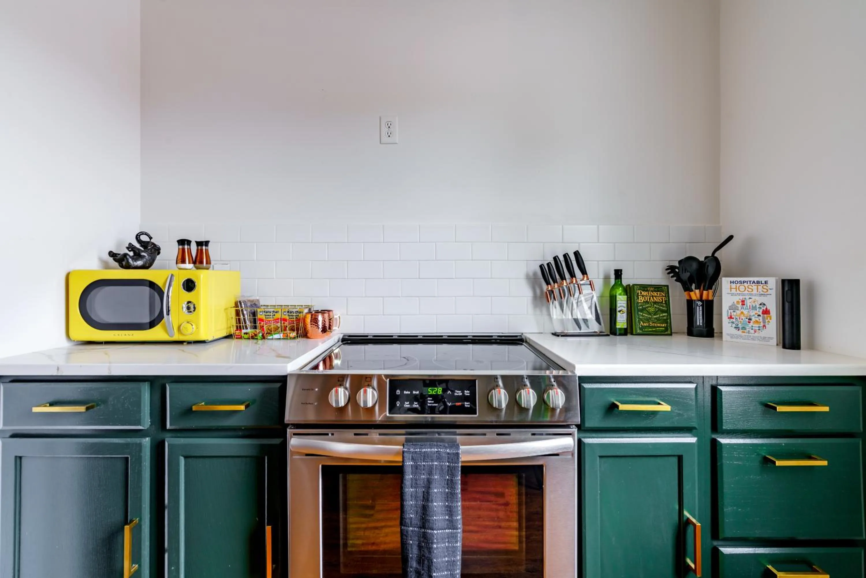 Jungle House Luxury Stays - Downtown Chillicothe