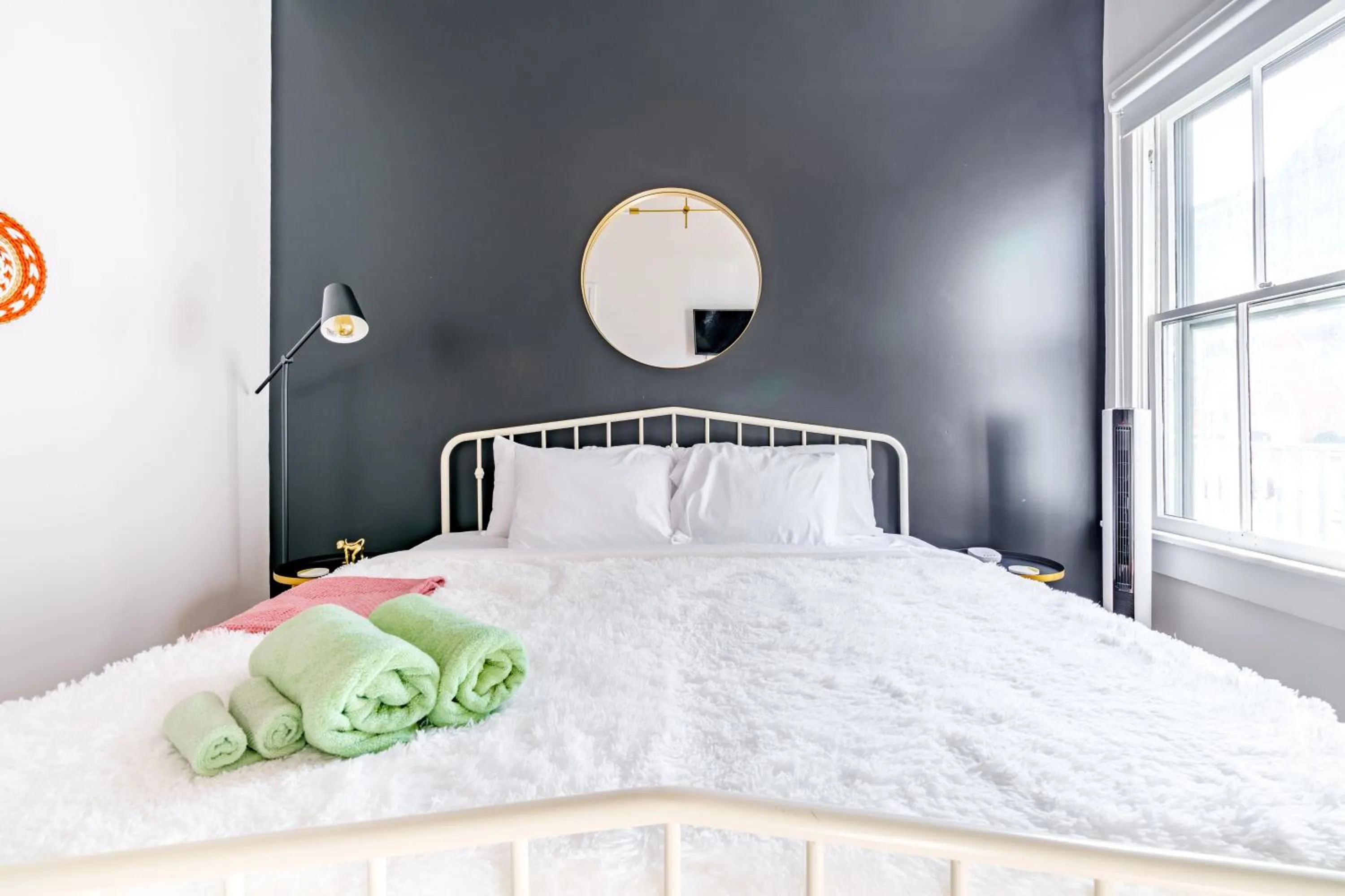 Bed in Jungle House Luxury Stays - Downtown Chillicothe