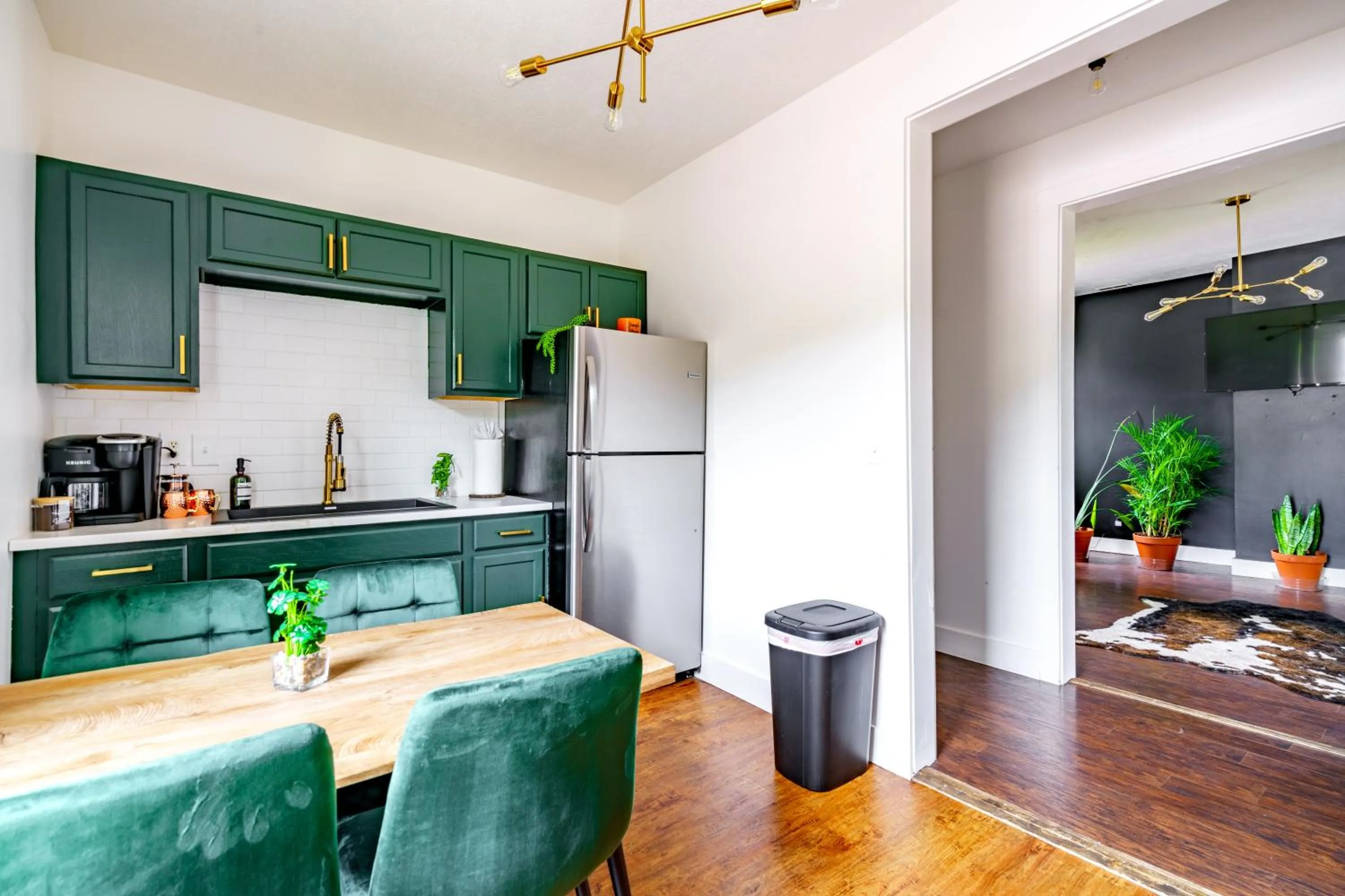 Jungle House Luxury Stays - Downtown Chillicothe