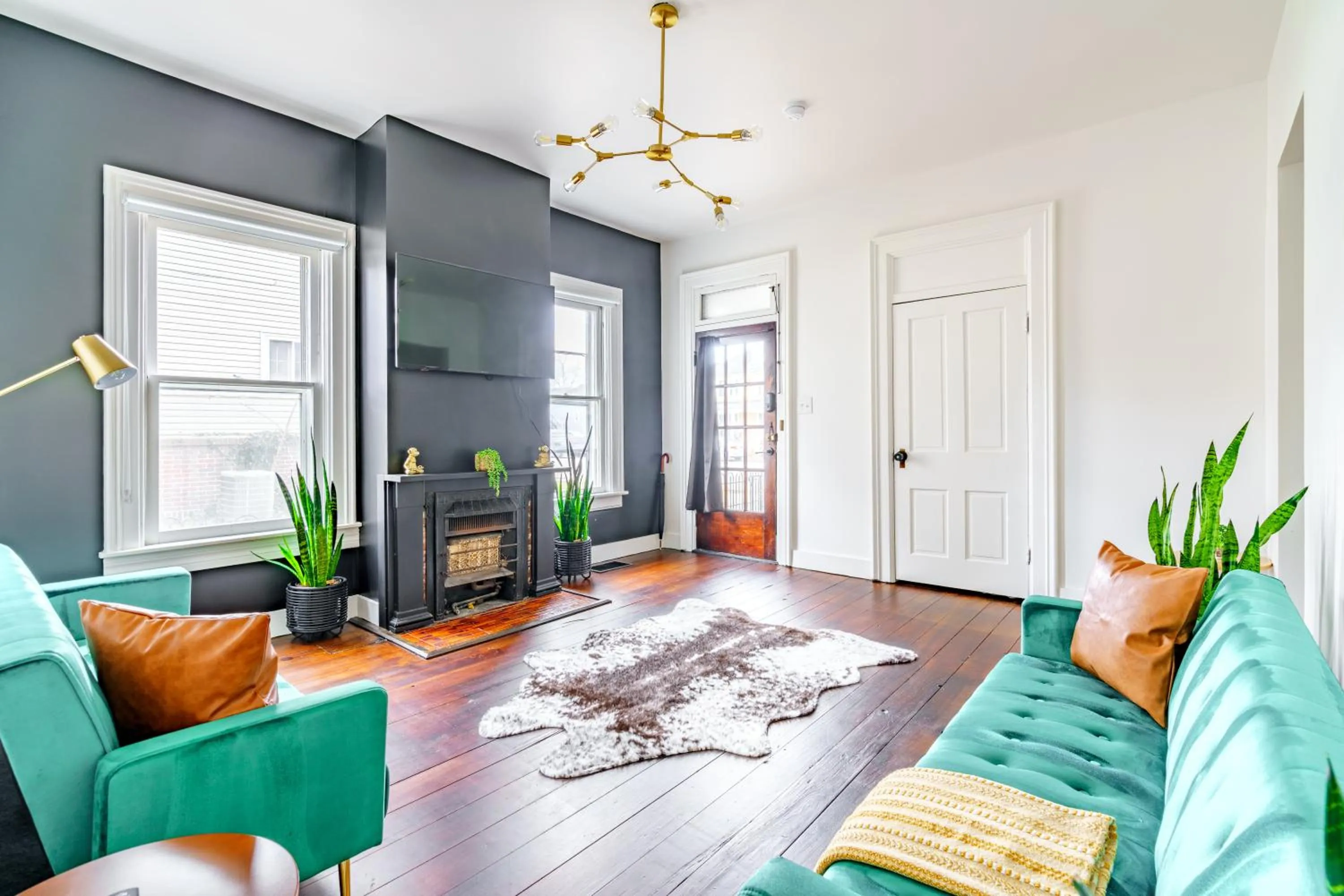 Jungle House Luxury Stays - Downtown Chillicothe