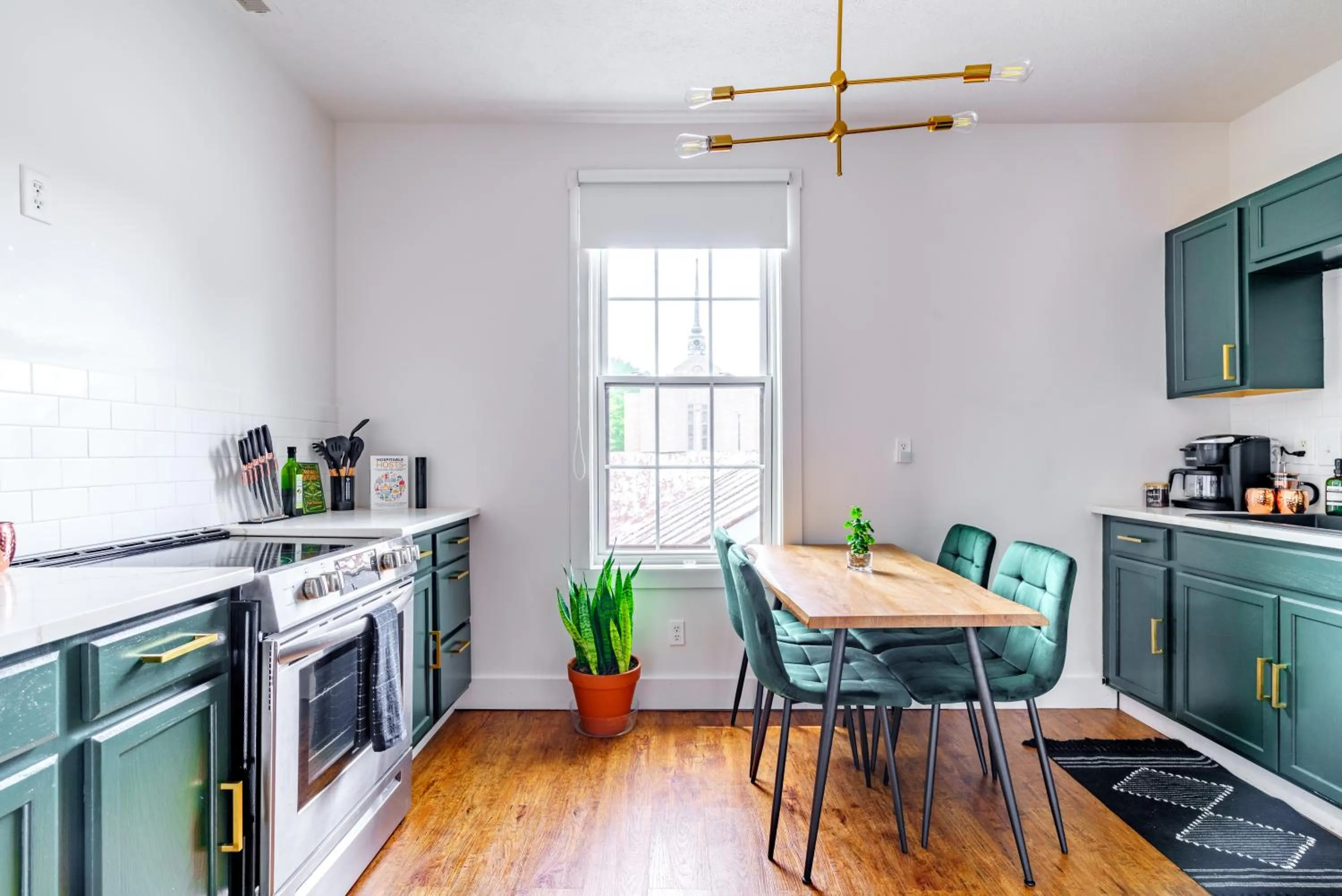 Jungle House Luxury Stays - Downtown Chillicothe