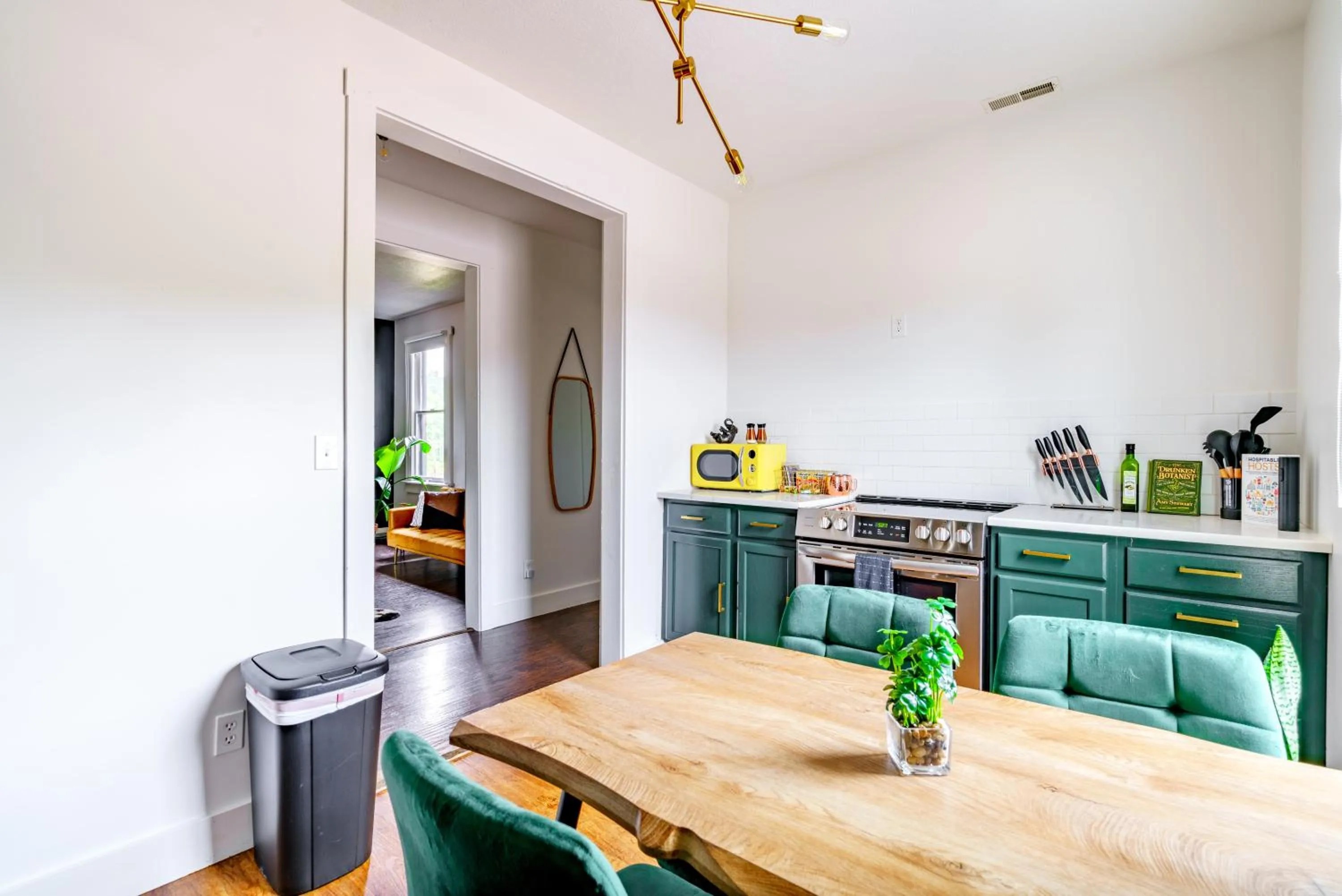 Jungle House Luxury Stays - Downtown Chillicothe