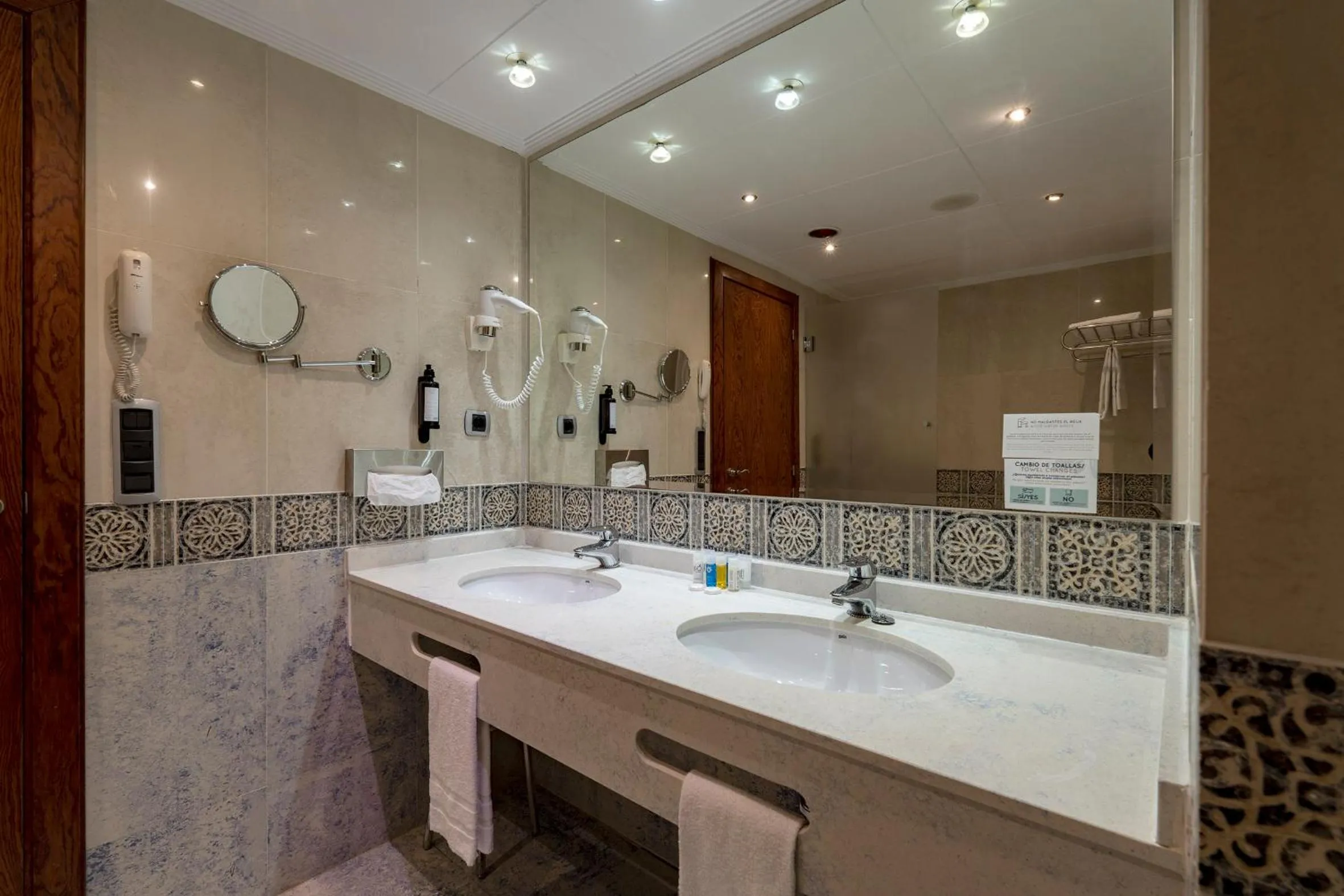 Bathroom in Marina d'Or ® Hotel Marina d'Or Balneario 5*