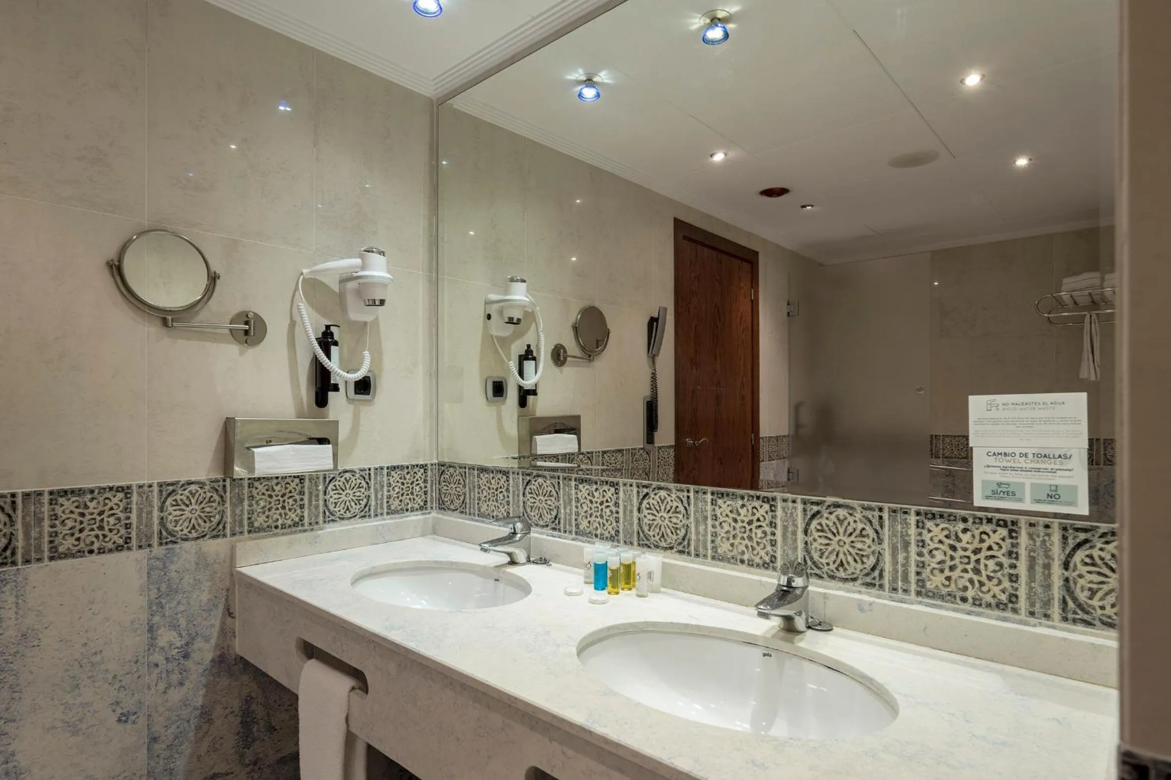 Bathroom in Marina d'Or ® Hotel Marina d'Or Balneario 5*