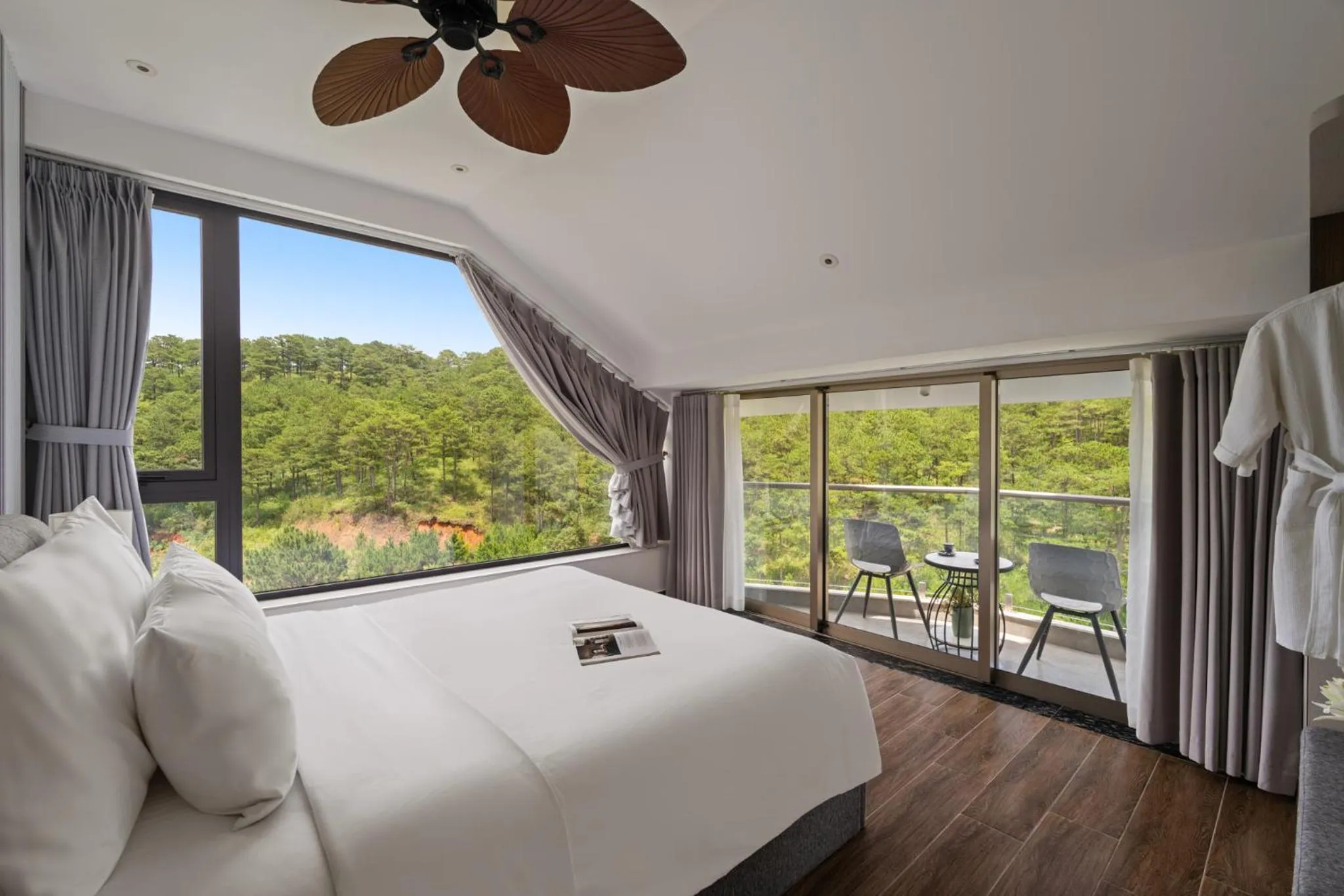 Bed in Payon Dalat Villa