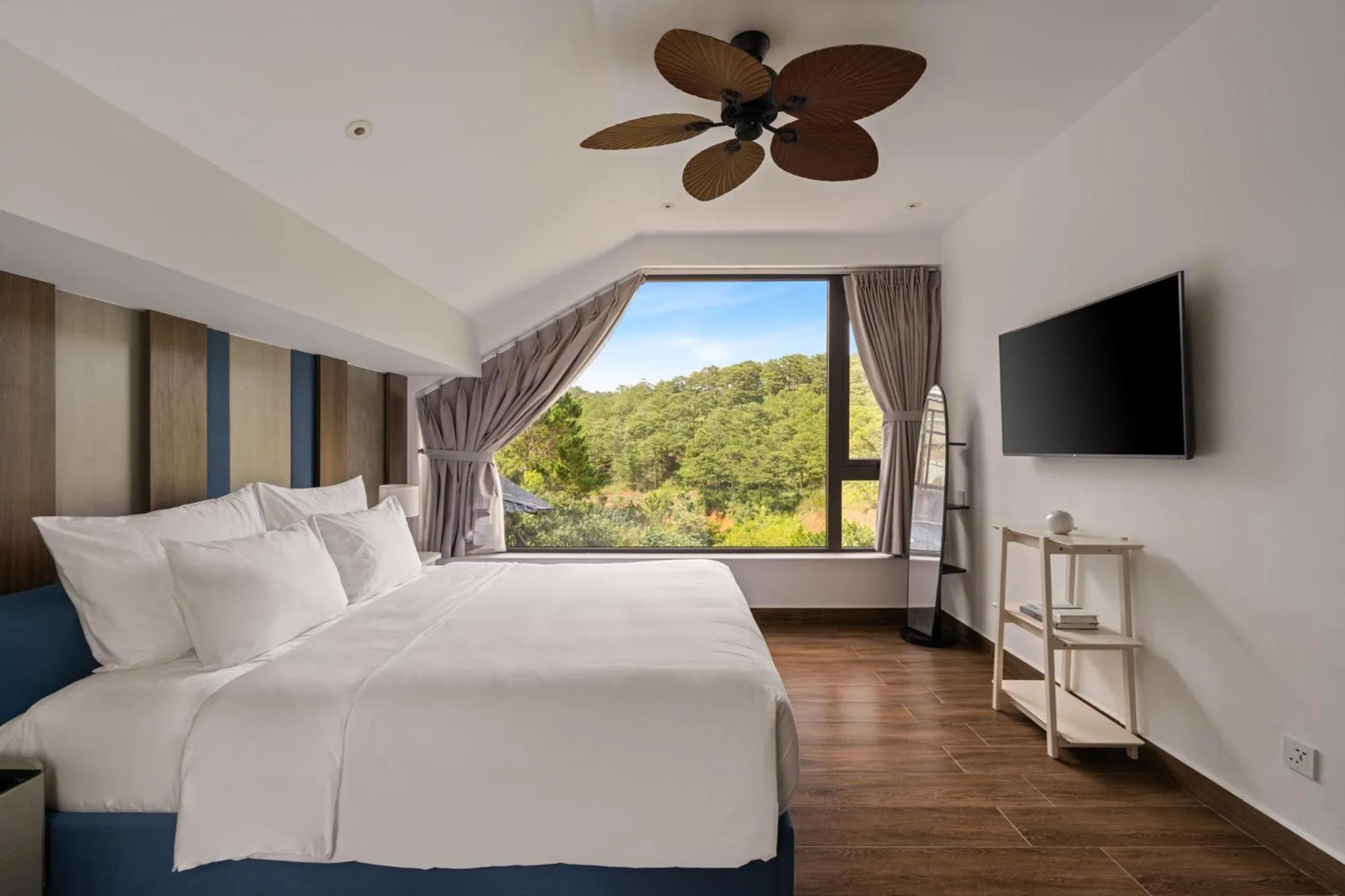 Bed in Payon Dalat Villa