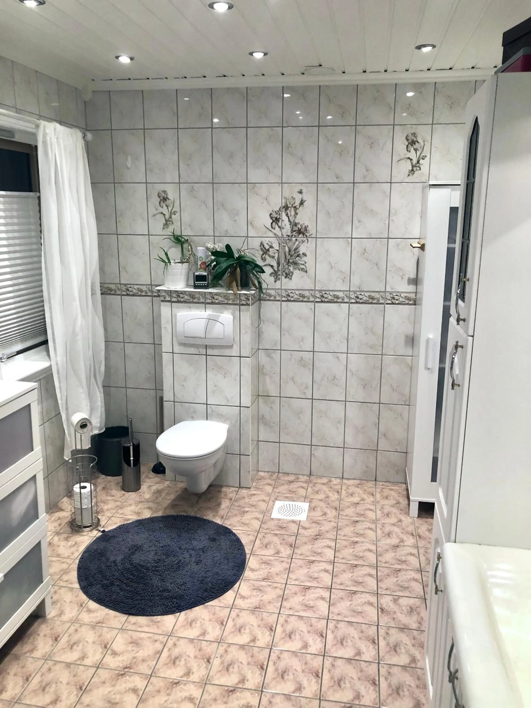 Shower in Just Like Home Bed & Spa - free private parking