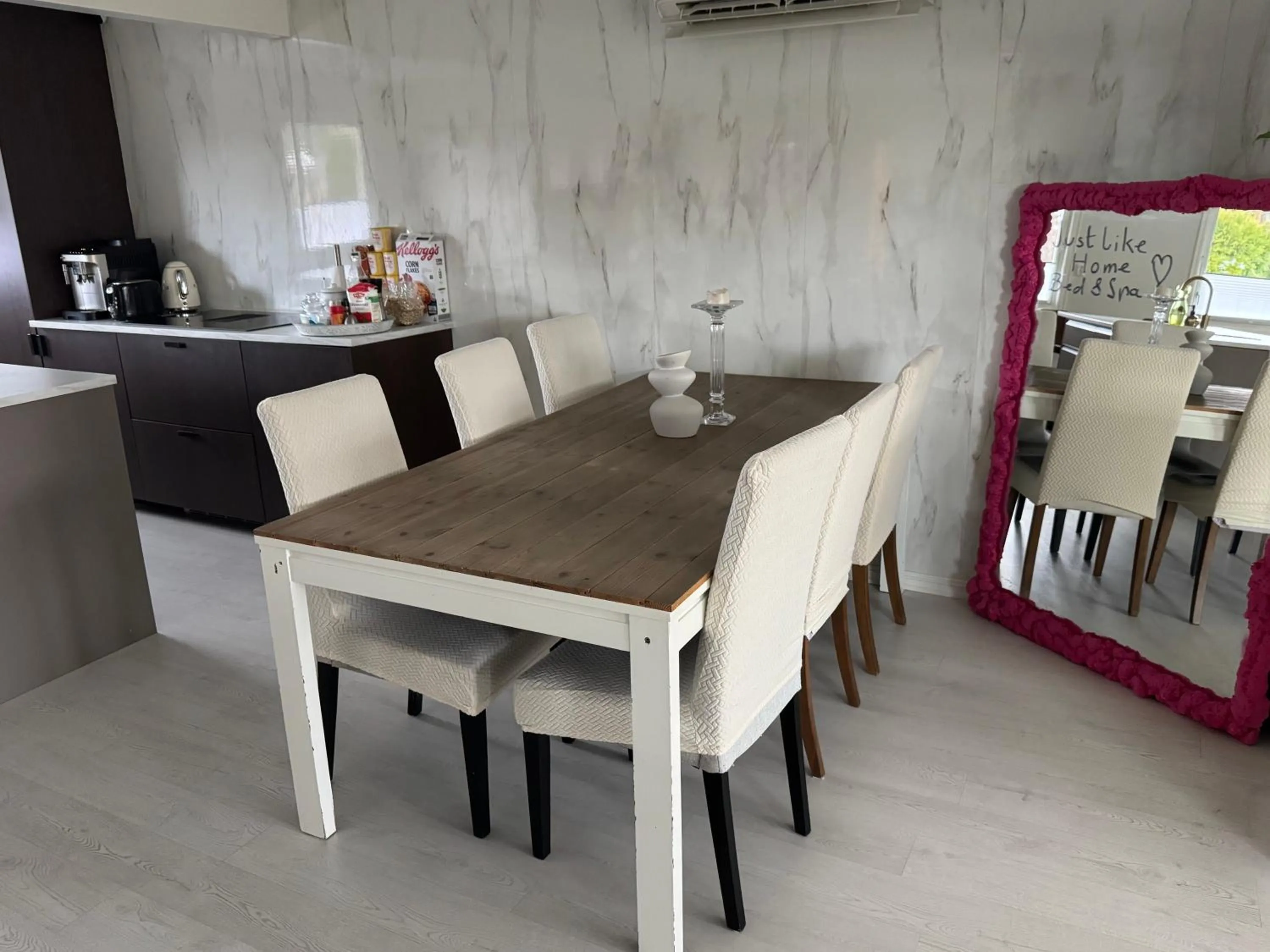 Dining area in Just Like Home Bed & Spa - free private parking