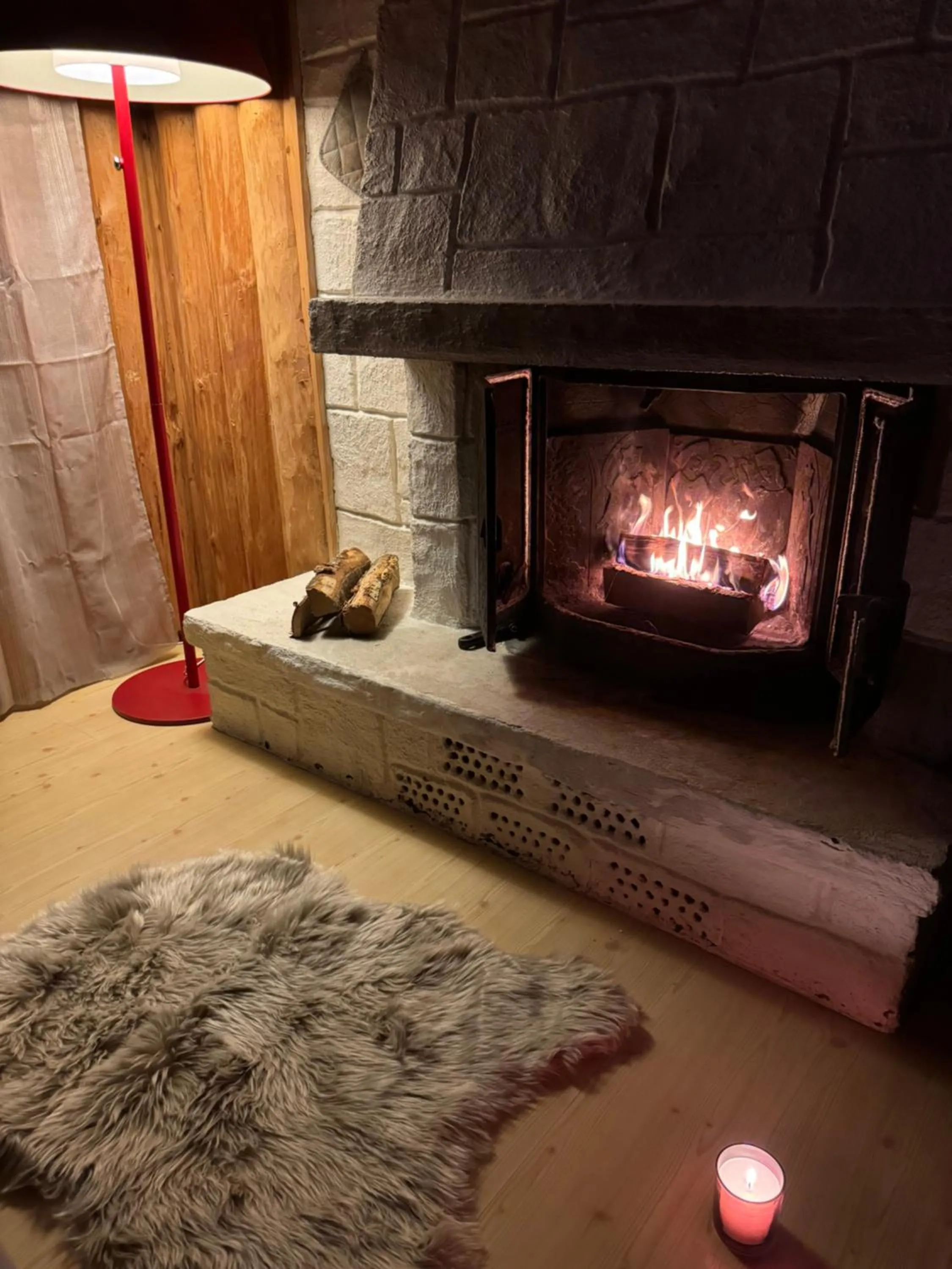 fireplace in Just Like Home Bed & Spa - free private parking