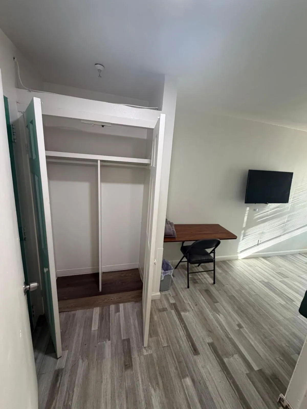 wardrobe in La Unica