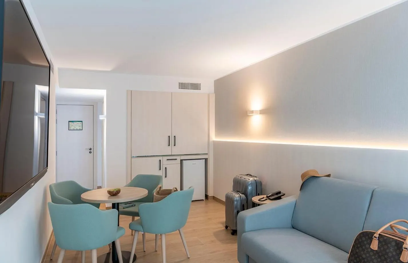 TV and multimedia in Costa Encantada Resort & Suites