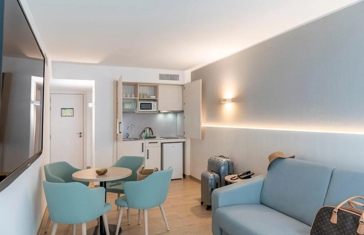 TV and multimedia in Costa Encantada Resort & Suites