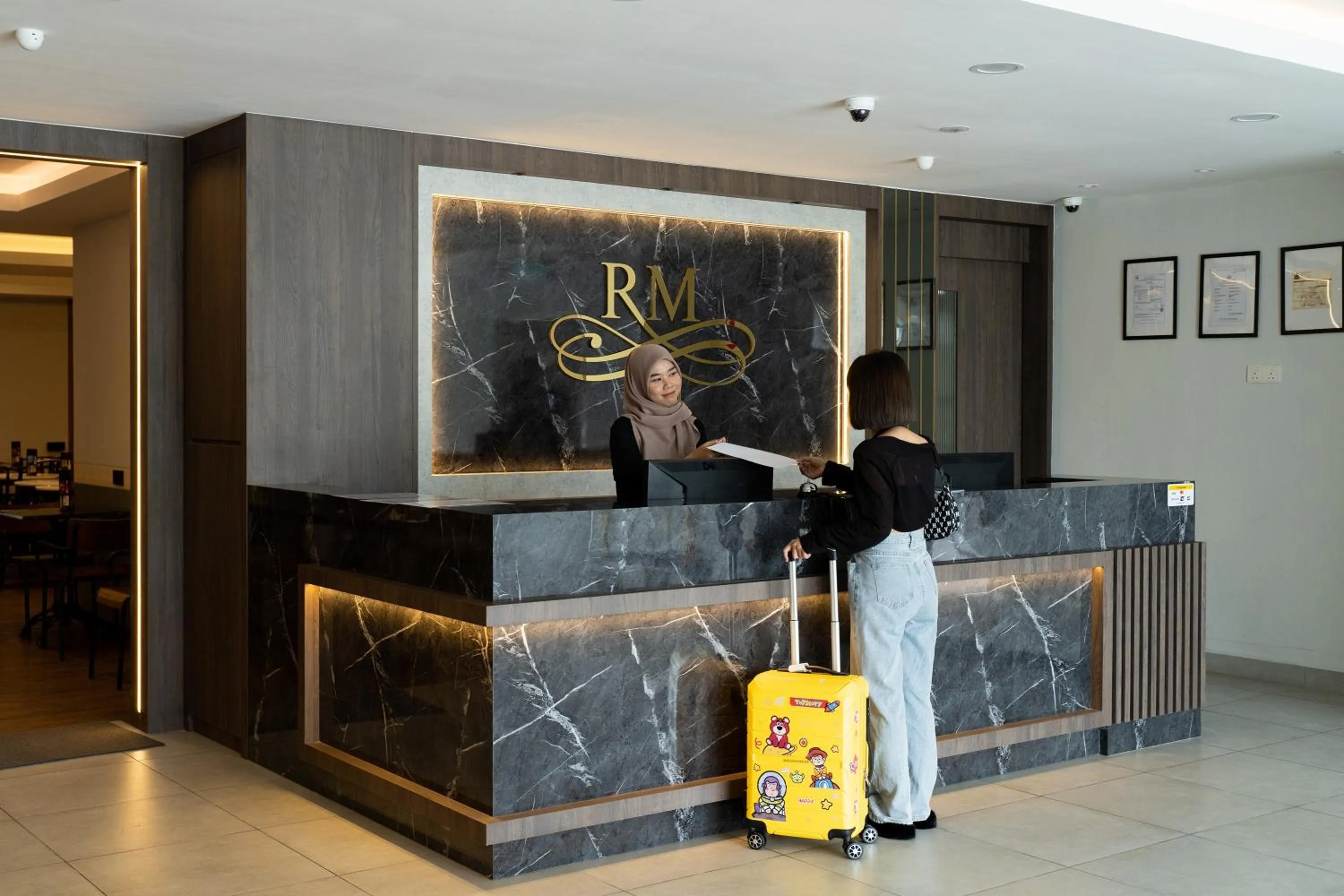 Lobby or reception in RM Hotel Muar