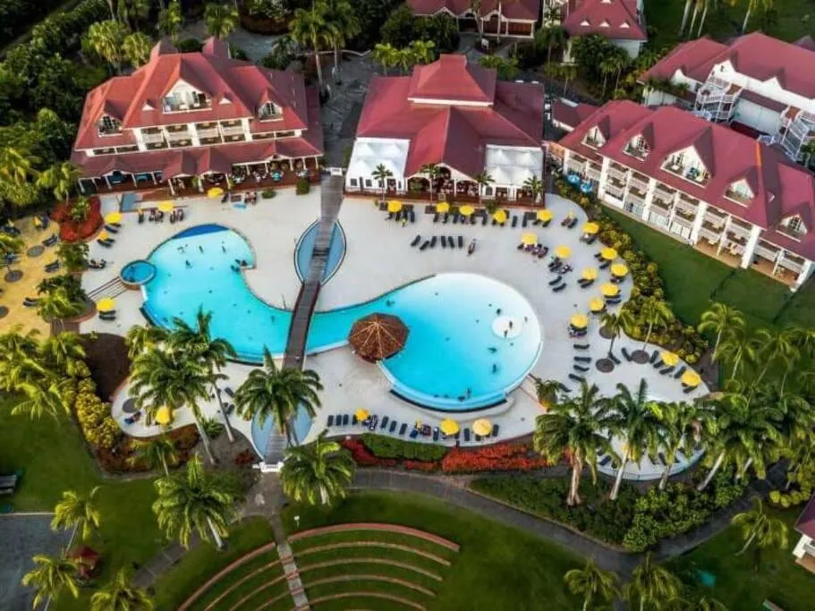 Swimming pool in Studio Tropical avec vue mer dans une résidence hôtelière