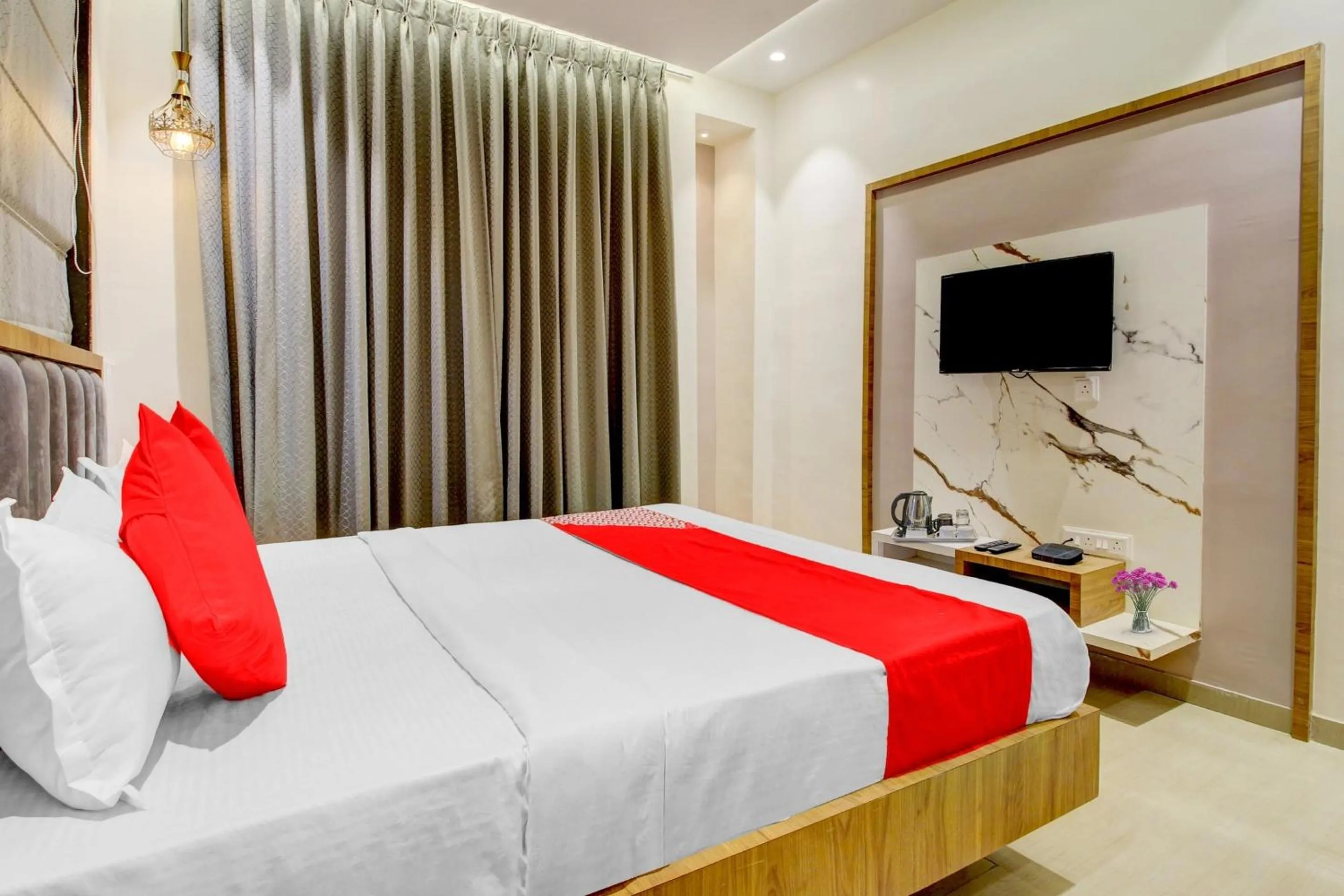 Bedroom in Super Collection O Kesar Inn Banquet & Lodging