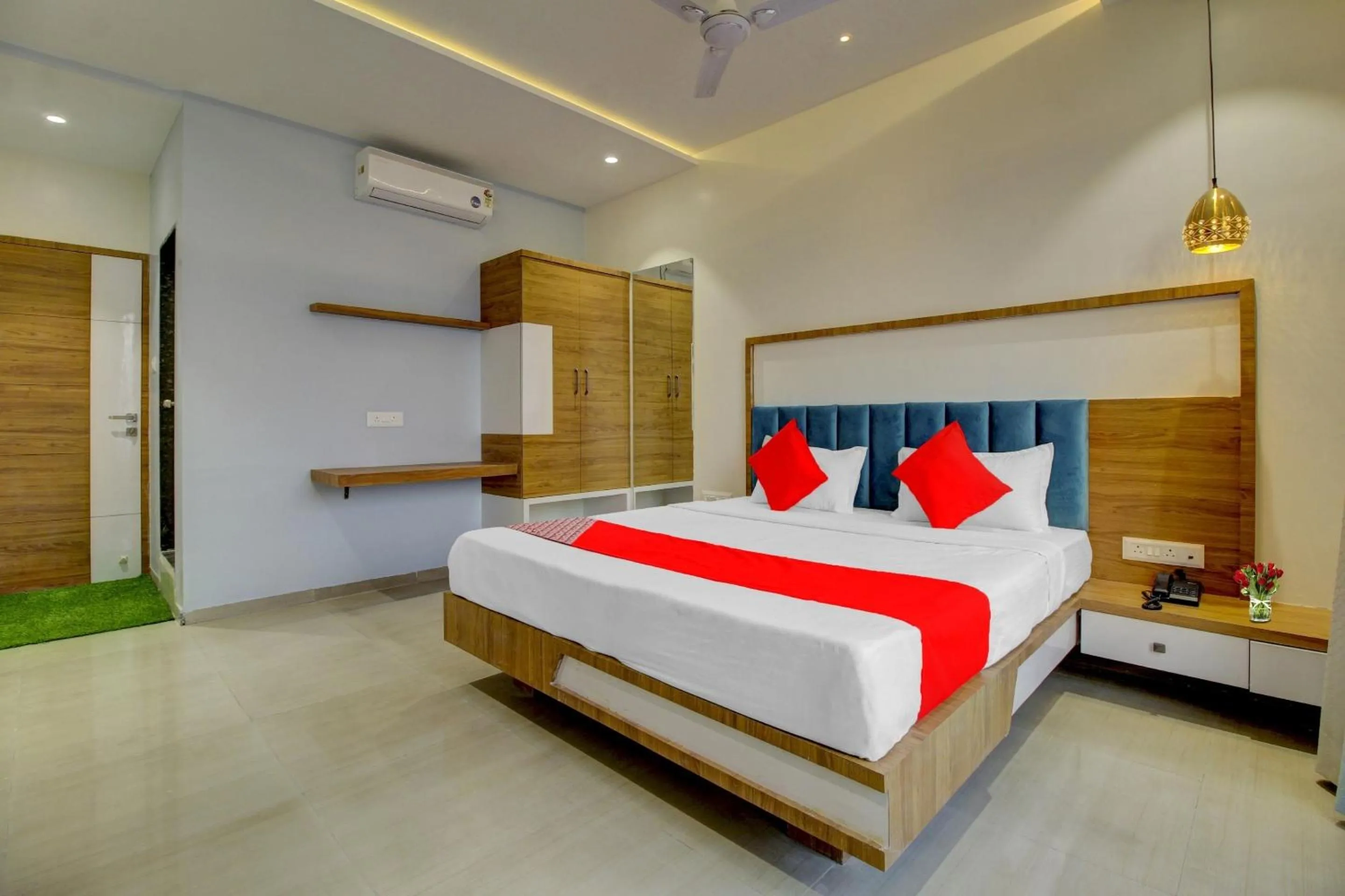 Bedroom in Super Collection O Kesar Inn Banquet & Lodging